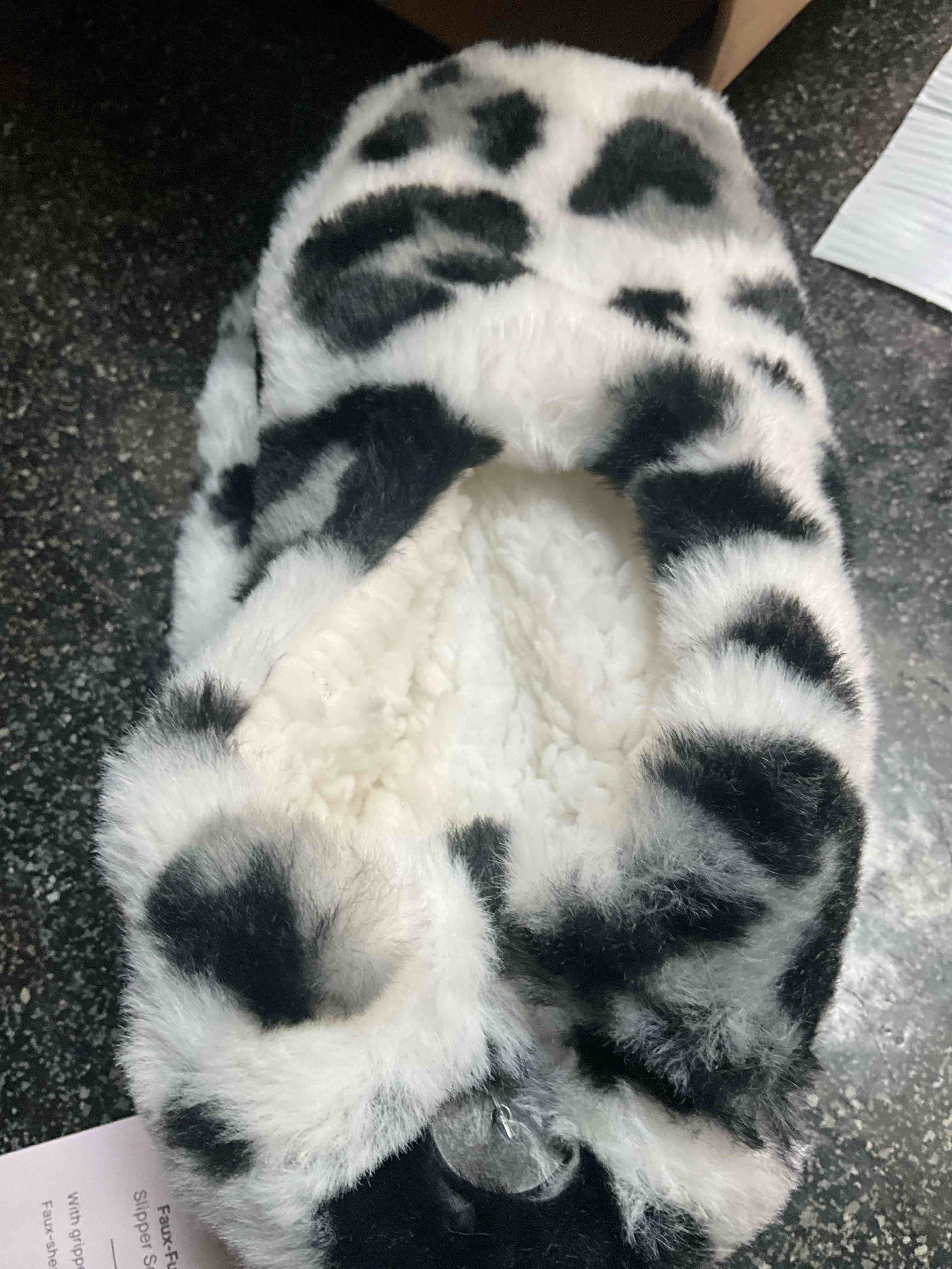 Auden - Faux Fur - Slipper Socks - Gripper Bottoms - size - S/M - 5/7  
