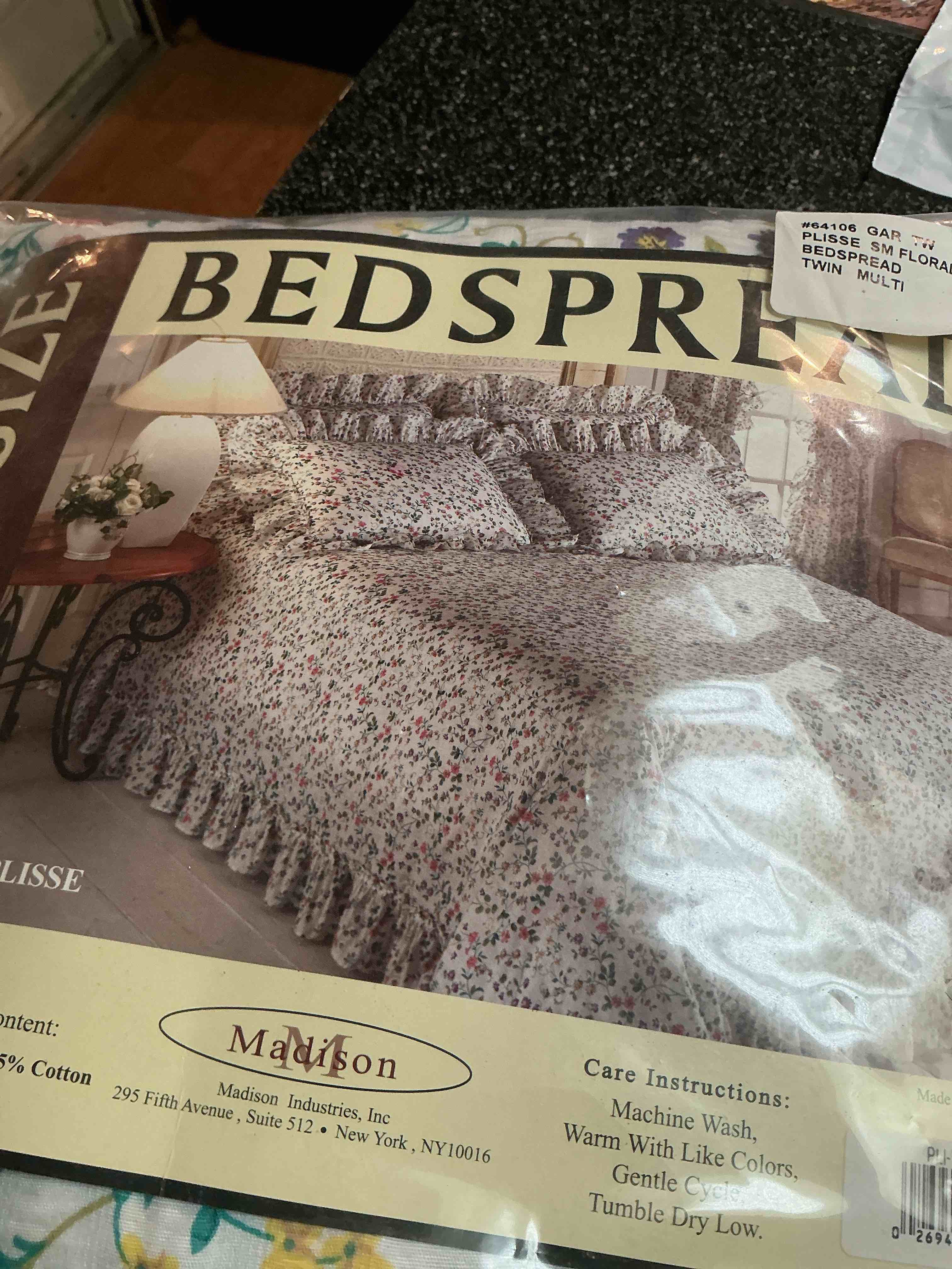 Condition photo showing New/Like New for Twin - BedSpread 