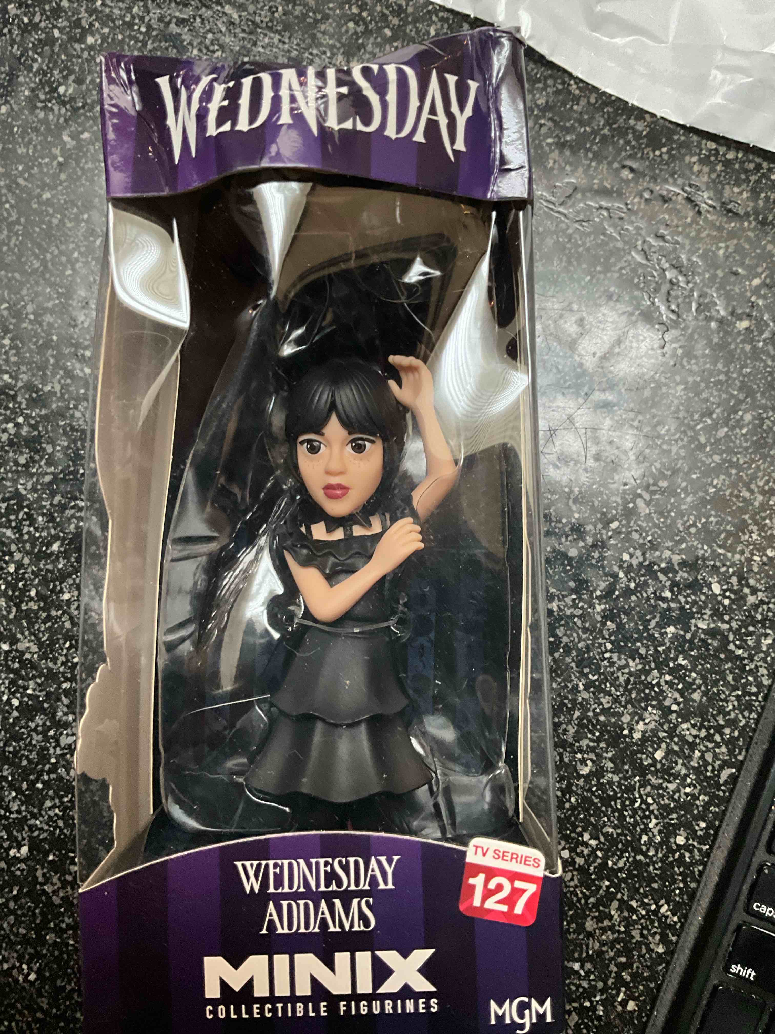 mgm - wednesday addams - minix collectable figurines 