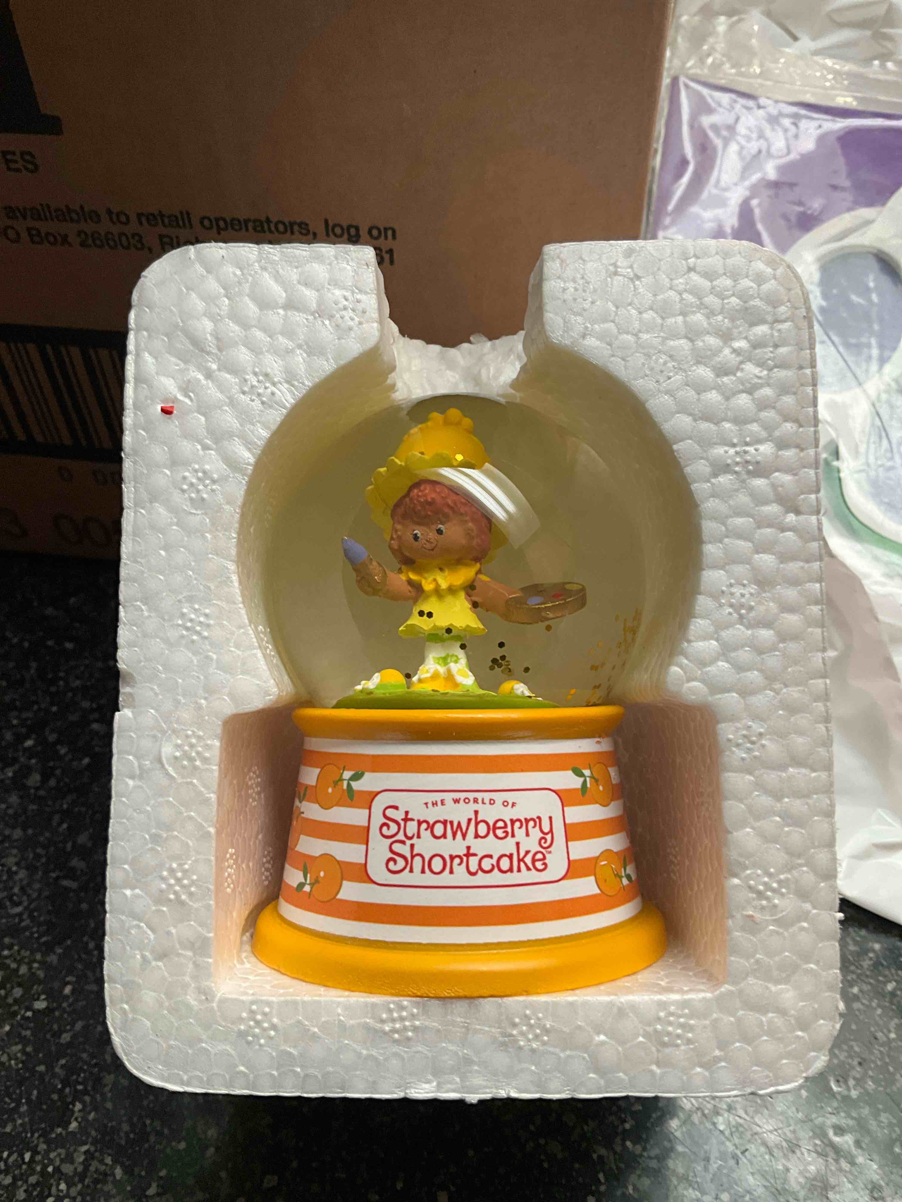 The World of Strawberry Shortcake - Orange Blossom - Mini Snow Globe 