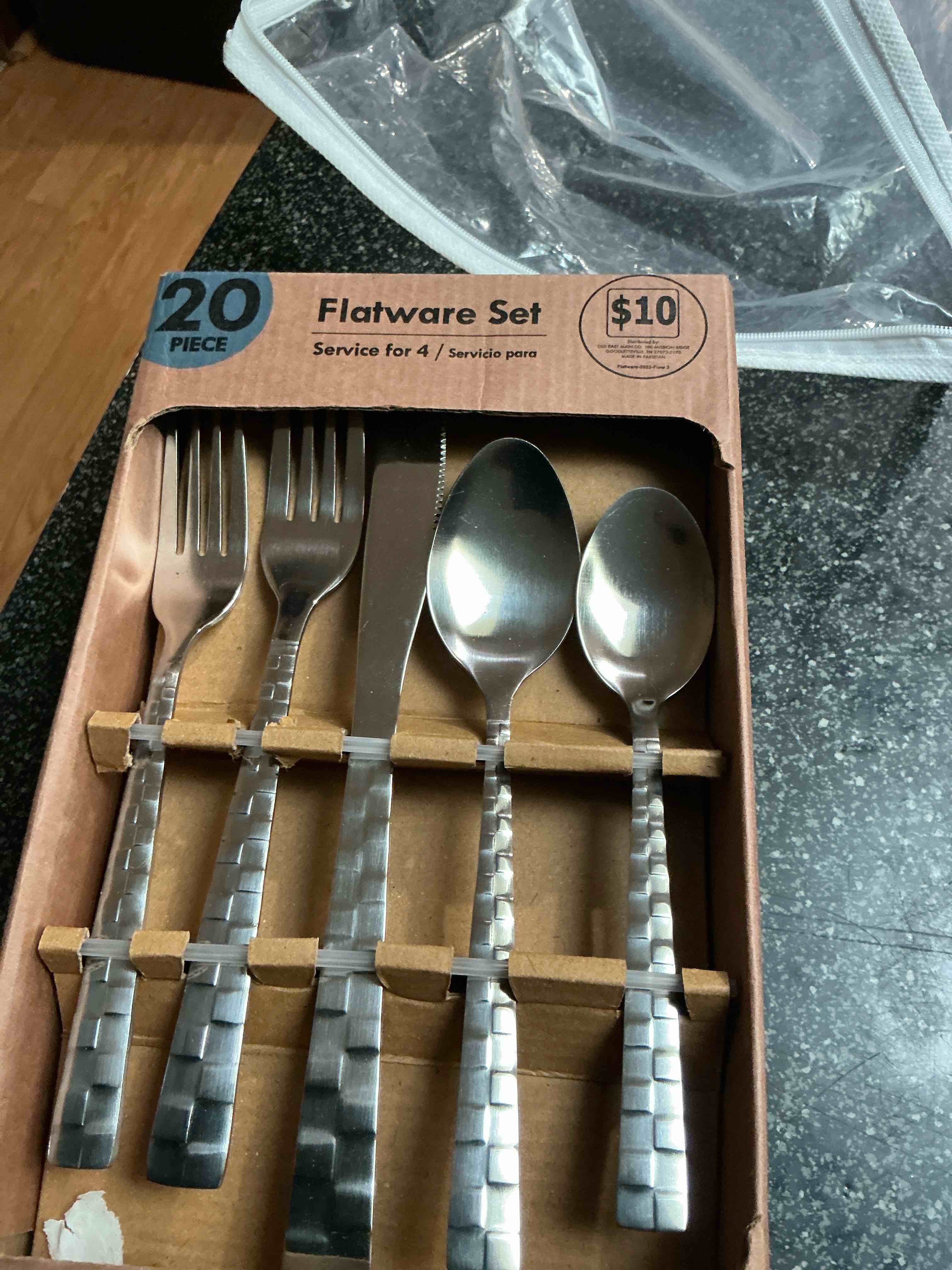 Flatware. Set 20 Pieces Utensils