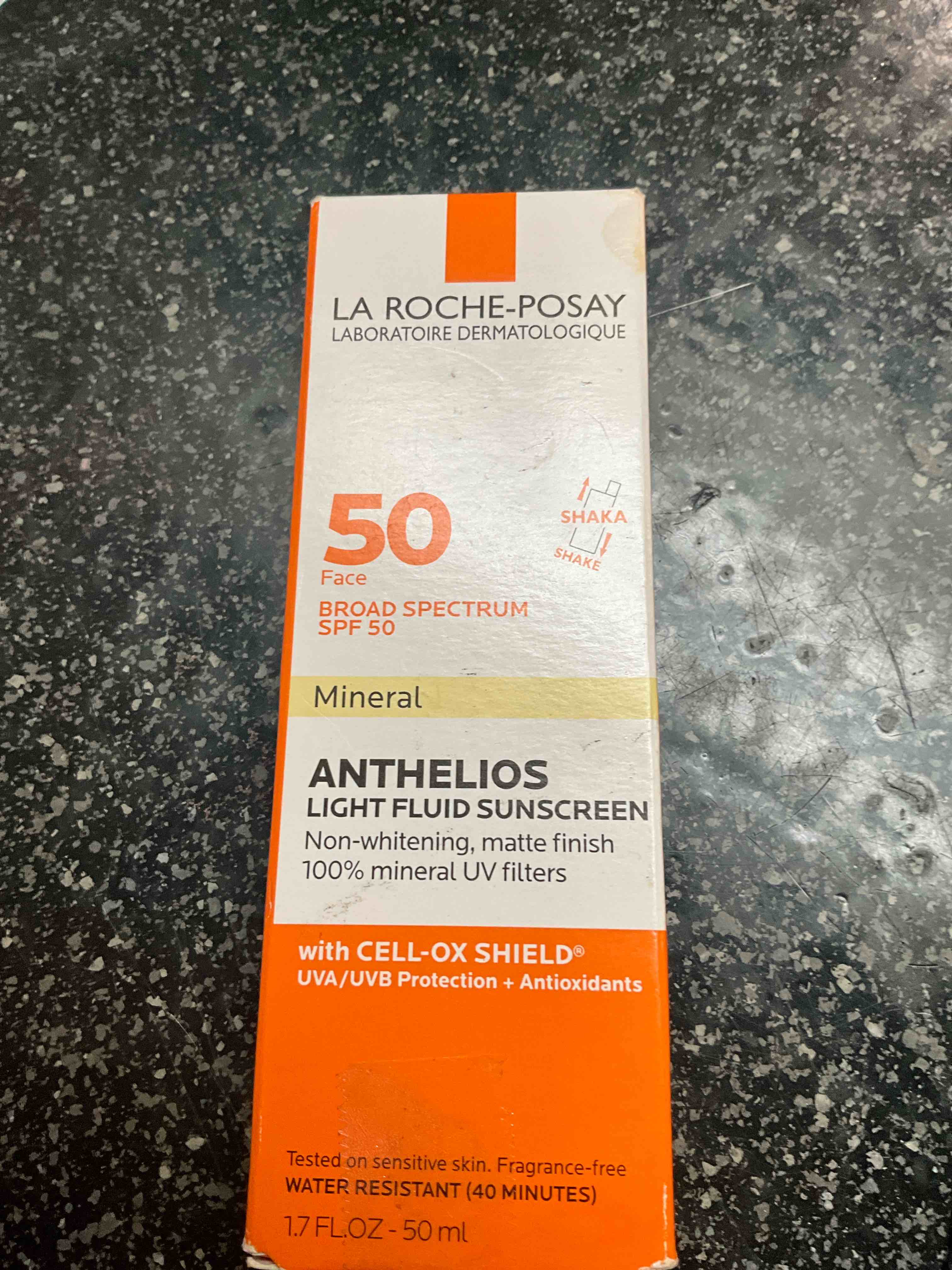 La Roche-Posay Anthelios Mineral Ultra-Light Face Sunscreen SPF 50, Zinc Oxide Sunscreen for Face, 100% Mineral Sunblock, Oil Free Sunscreen for Sensitive Skin, Daily Sun Protection