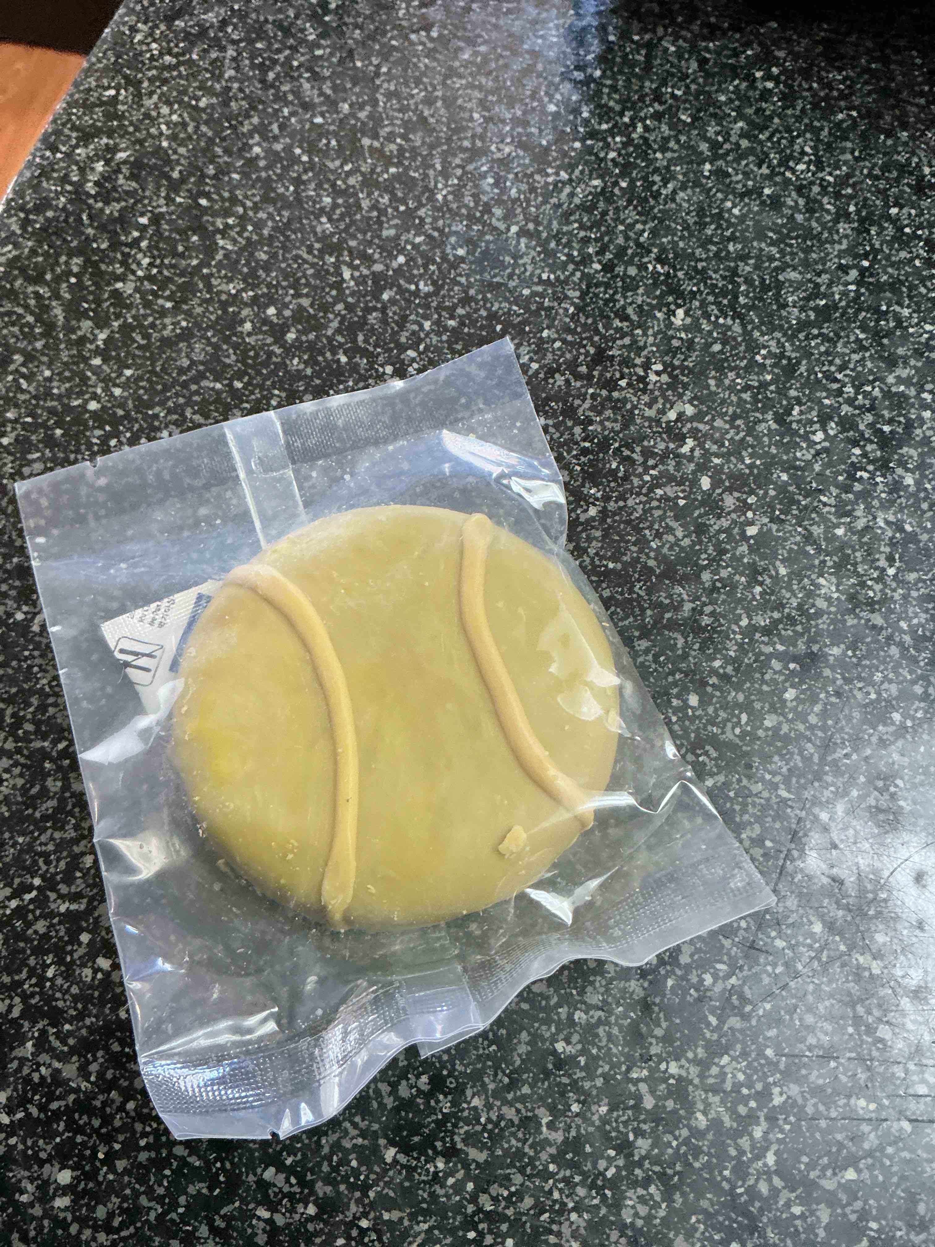 wiggles & wags tennis ball cookies vanilla cinnamon flavor for dogs