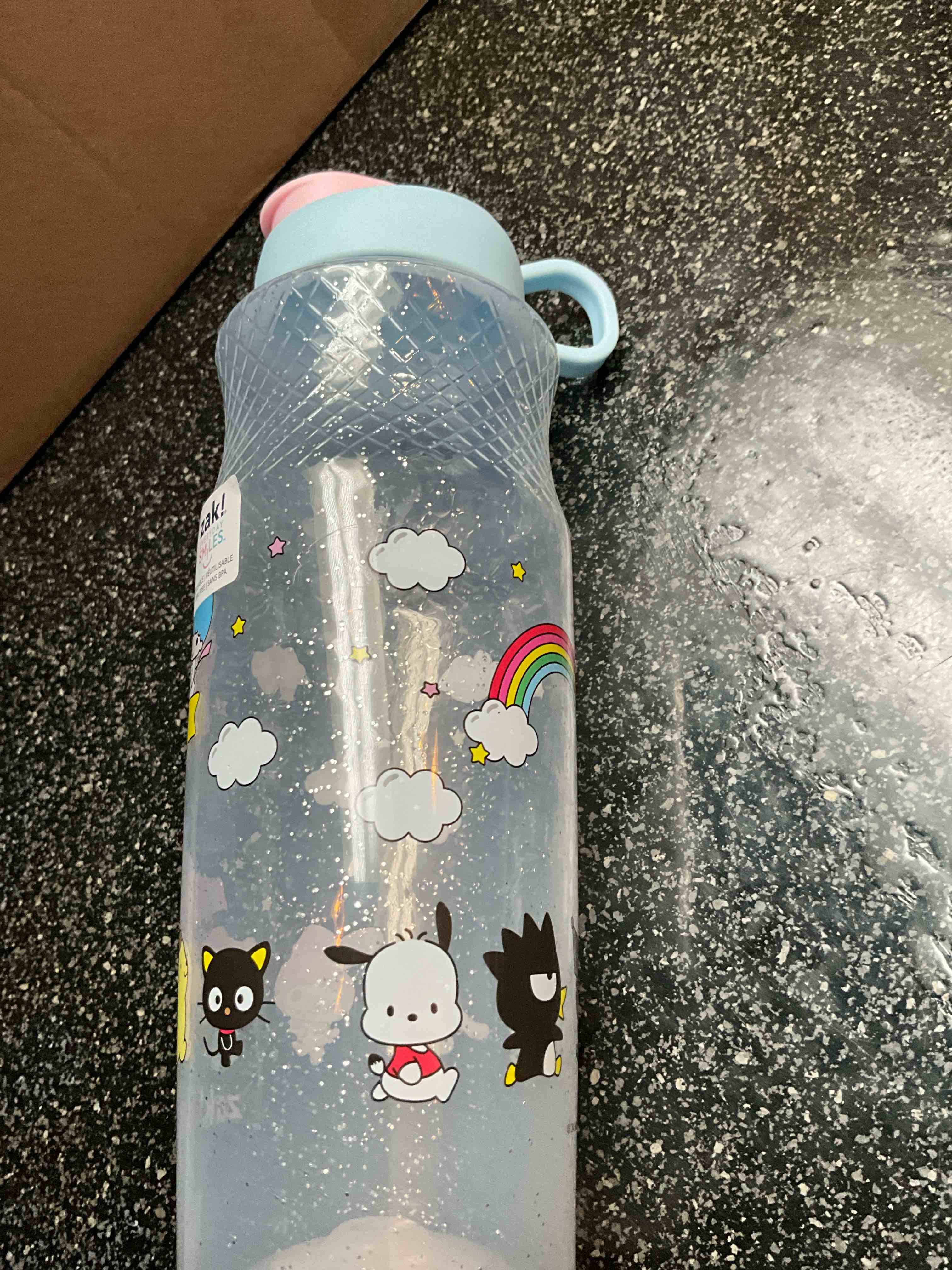 Condition photo showing New/Like New for Zak! Everyday Smiles - Hello Kitty & Friends - 30 oz Water Bottle 