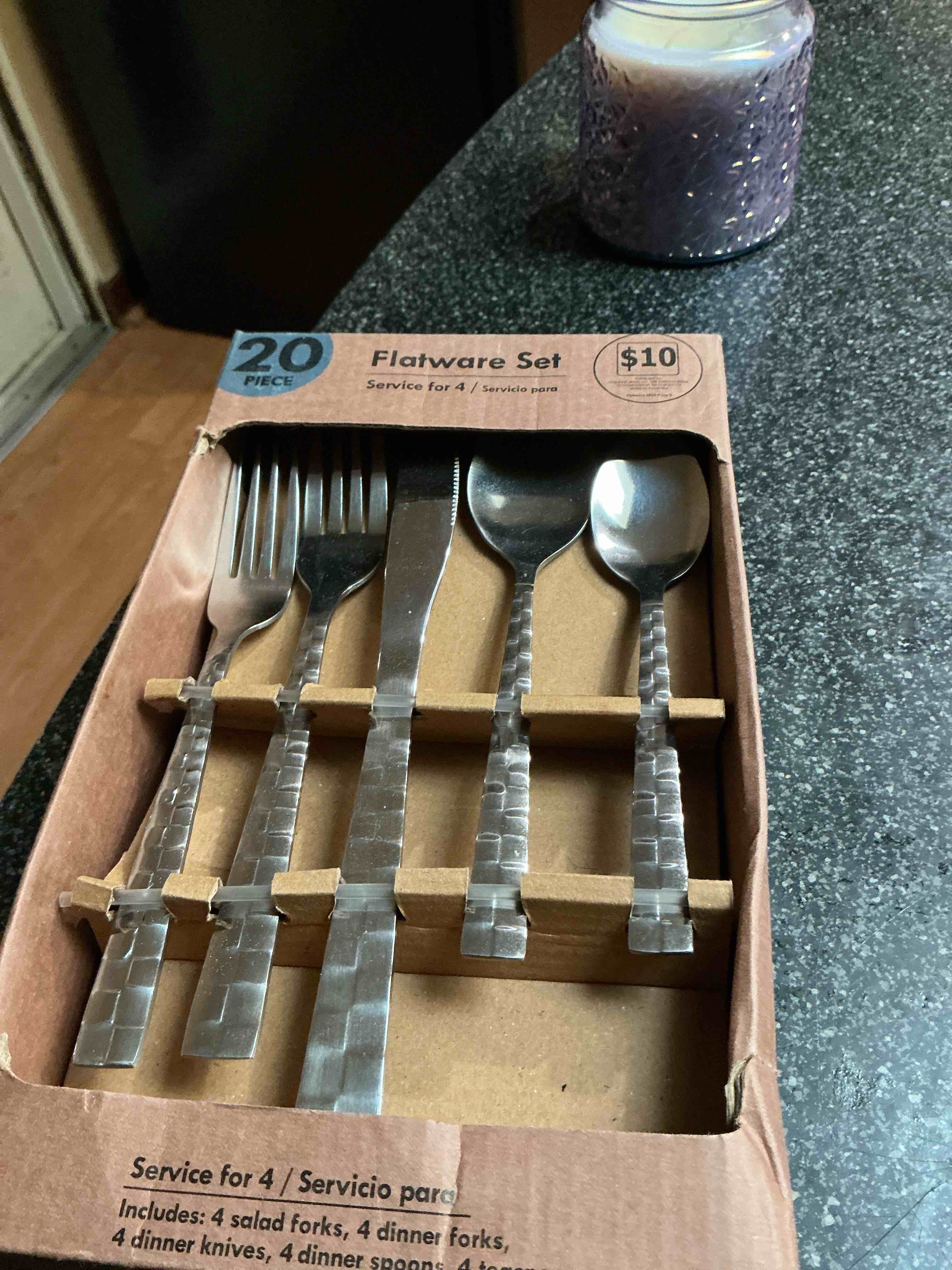 Condition photo showing New/Like New for Flatware Set Service For 4 / 20 Piece 