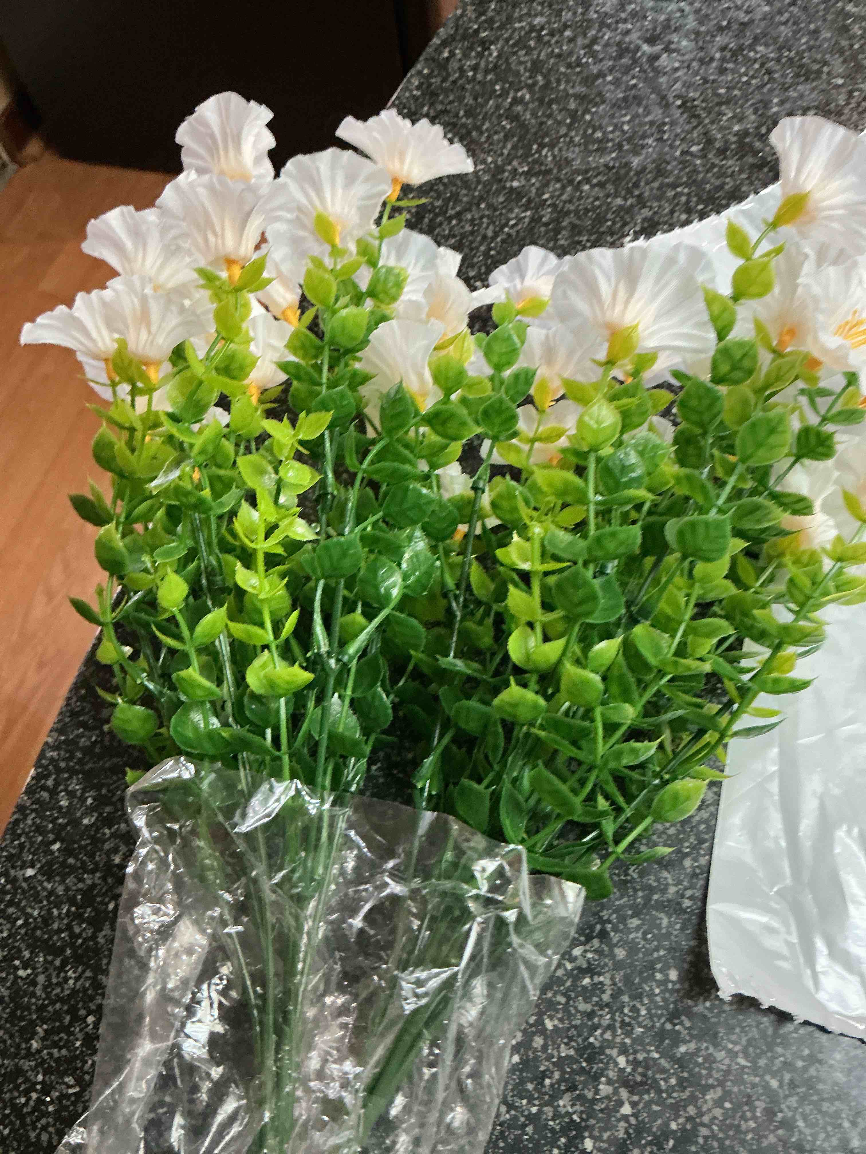 Condition photo showing New/Like New for Flowers Bundle