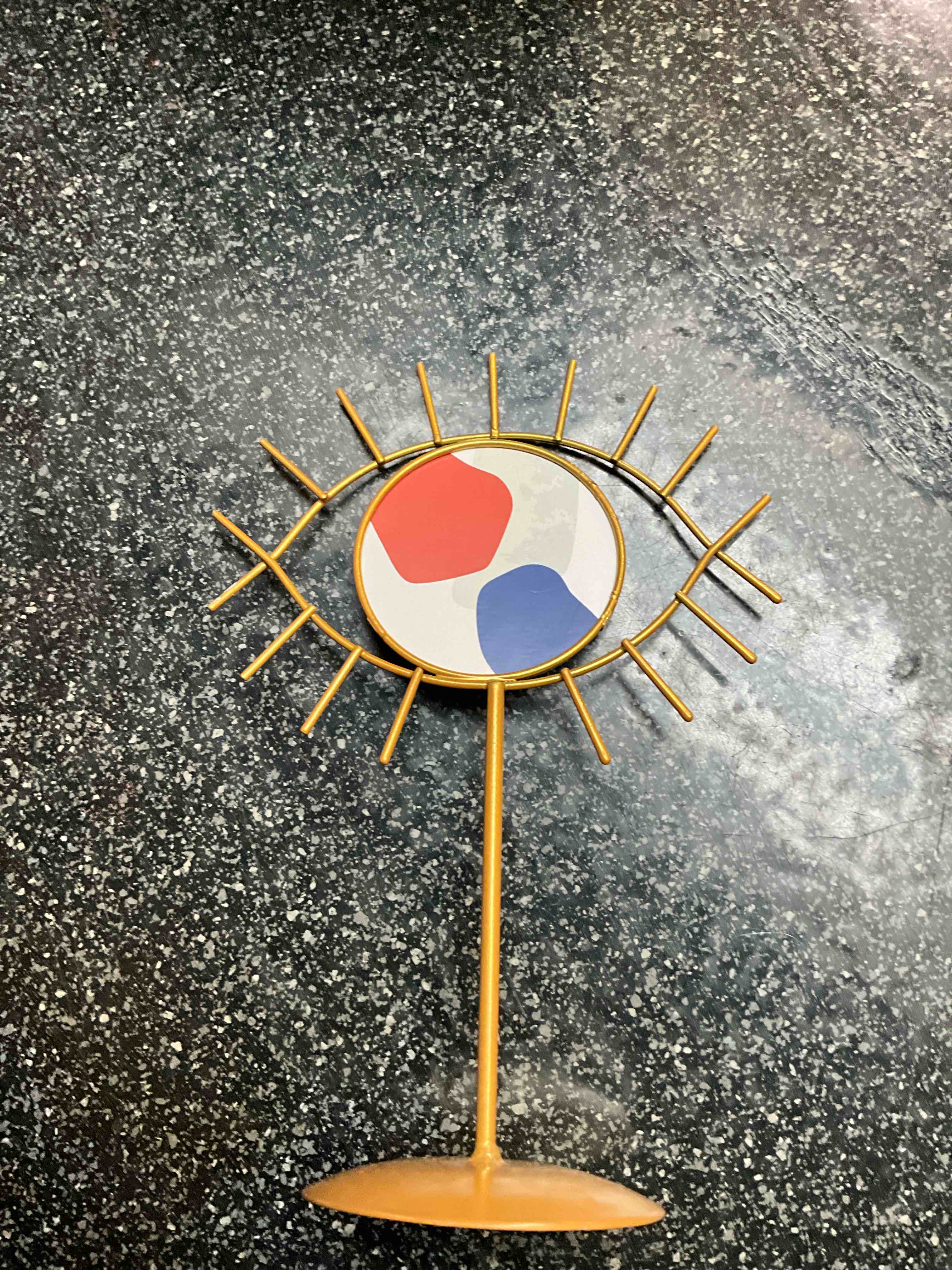 Condition photo showing New/Like New for Unique - Gold Metal - Picture Holder
