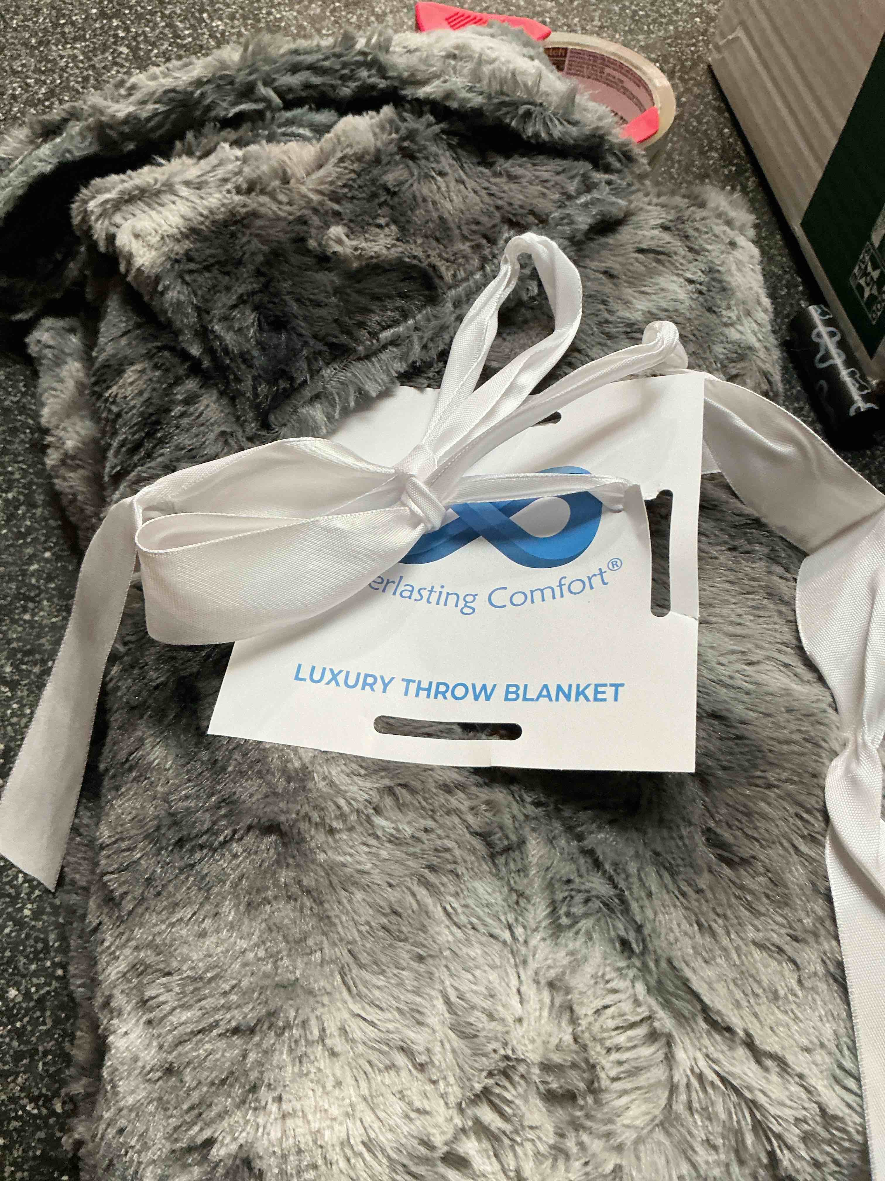 Condition photo showing New/Like New for Everlasting Comfort Grey Faux Fur 50 x 65 Throw Blanket
