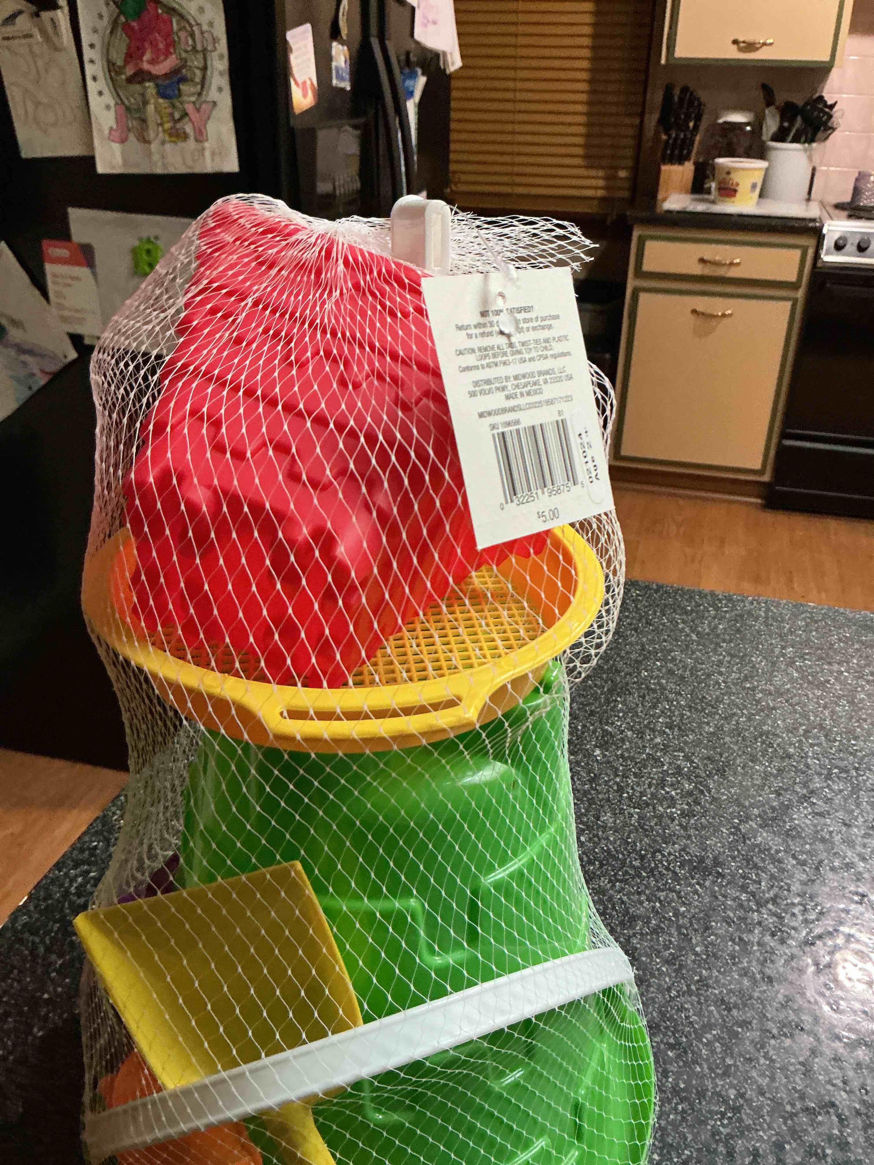 Condition photo showing New/Like New for Toymazing 8 Piece Beach Set 