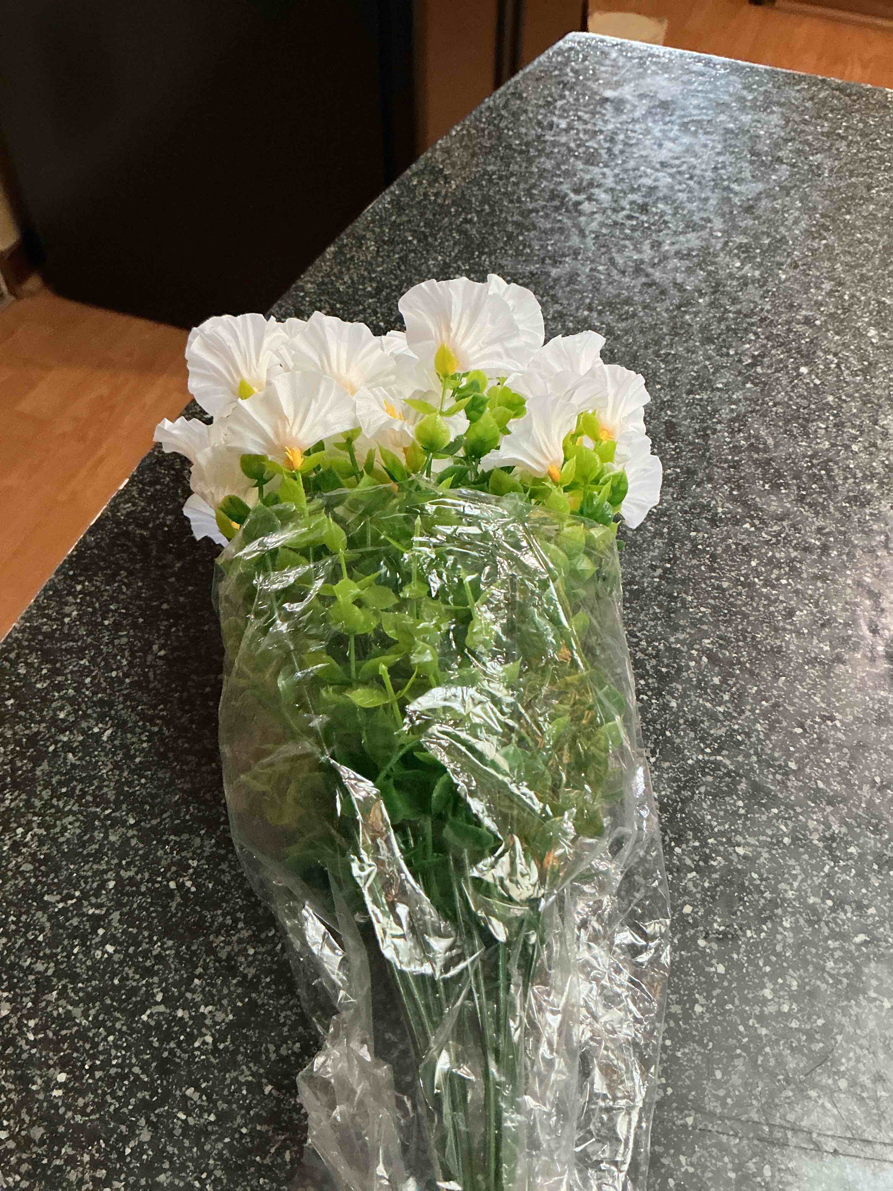 Condition photo showing New/Like New for Bundle Of Spring Flowers 