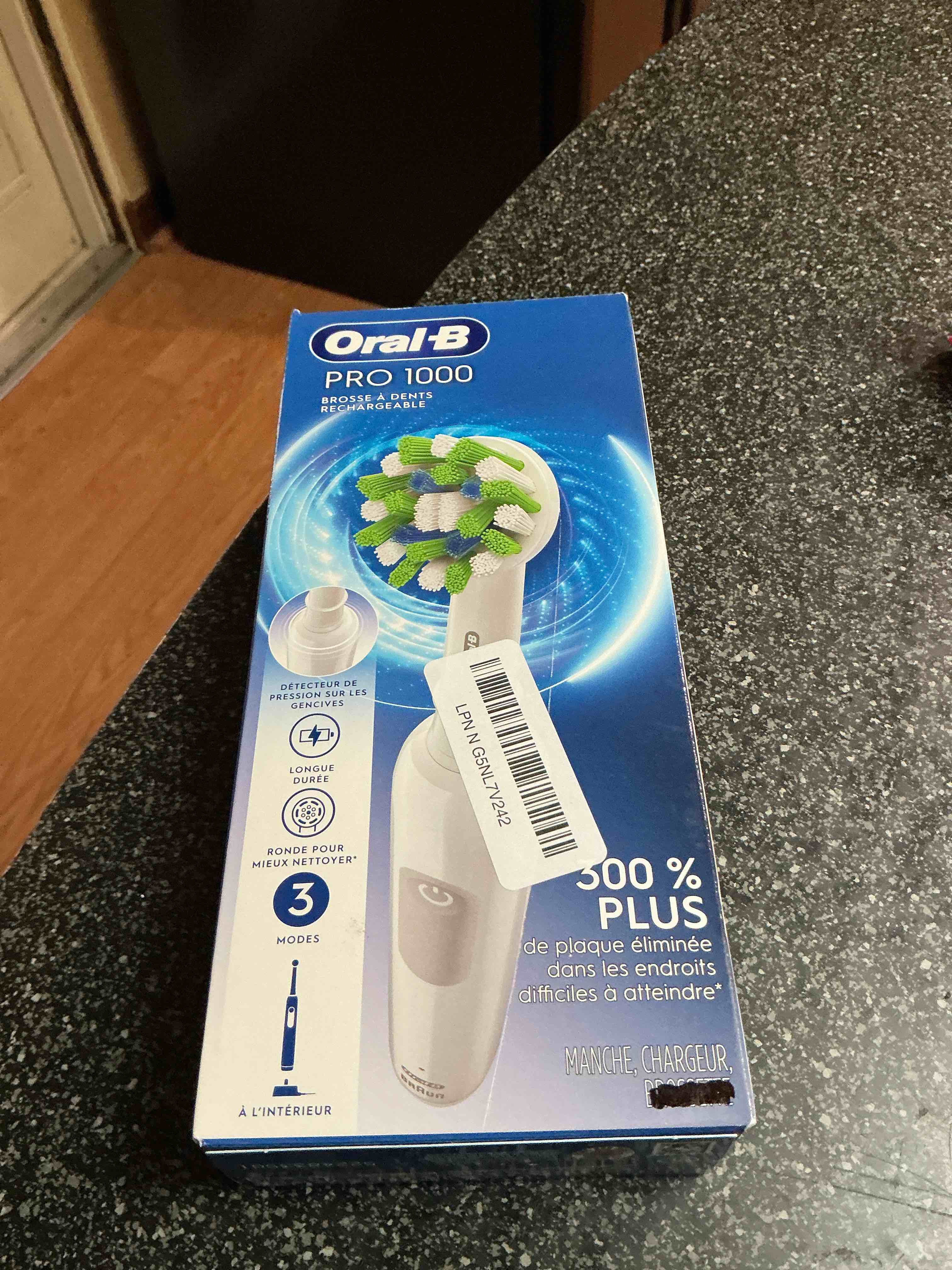 Condition photo showing New/Like New for Oral B Pro 1000 Power Rechargeable Toothbrush