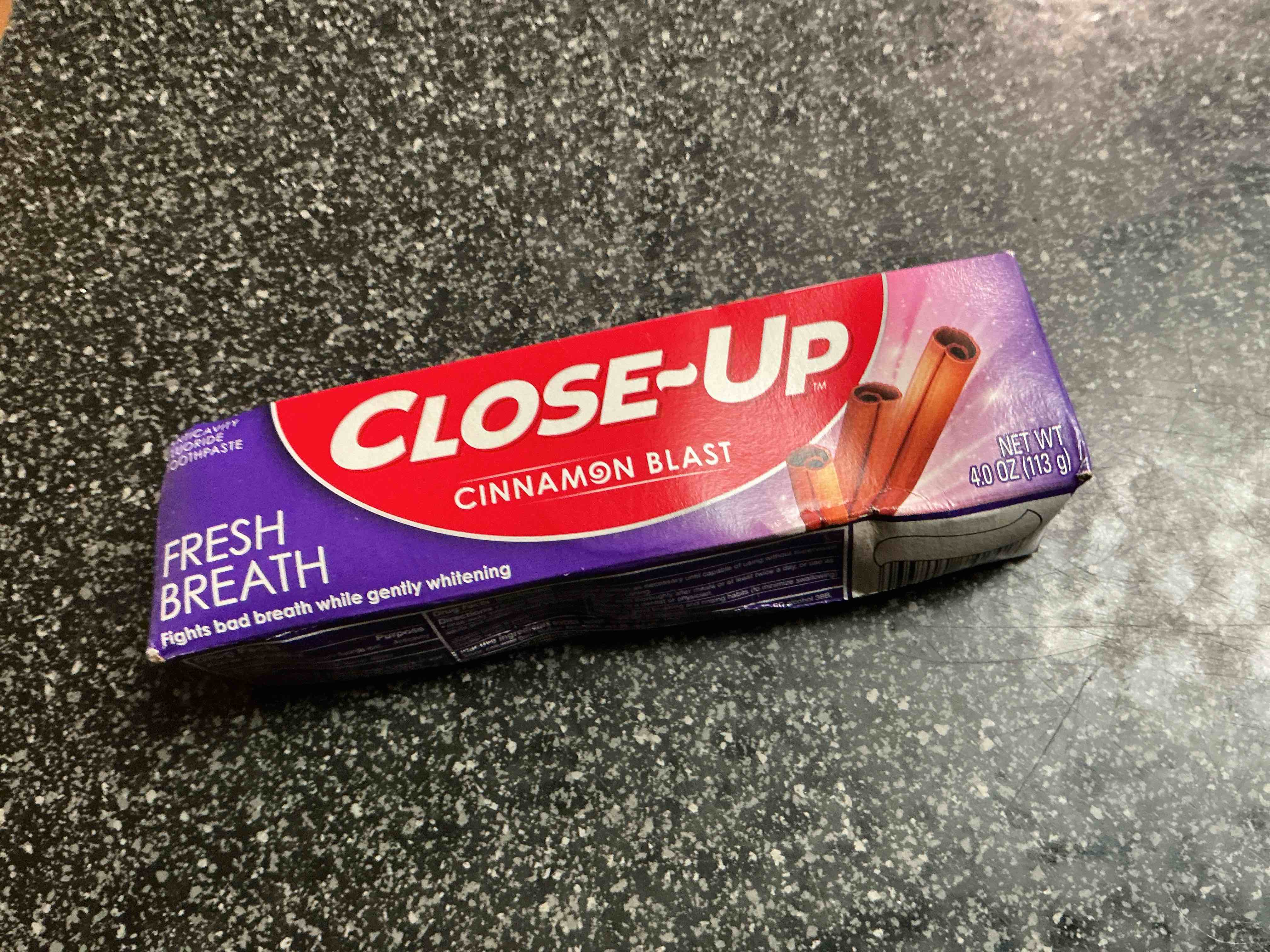 close-up fluoride toothpaste, freshening red gel