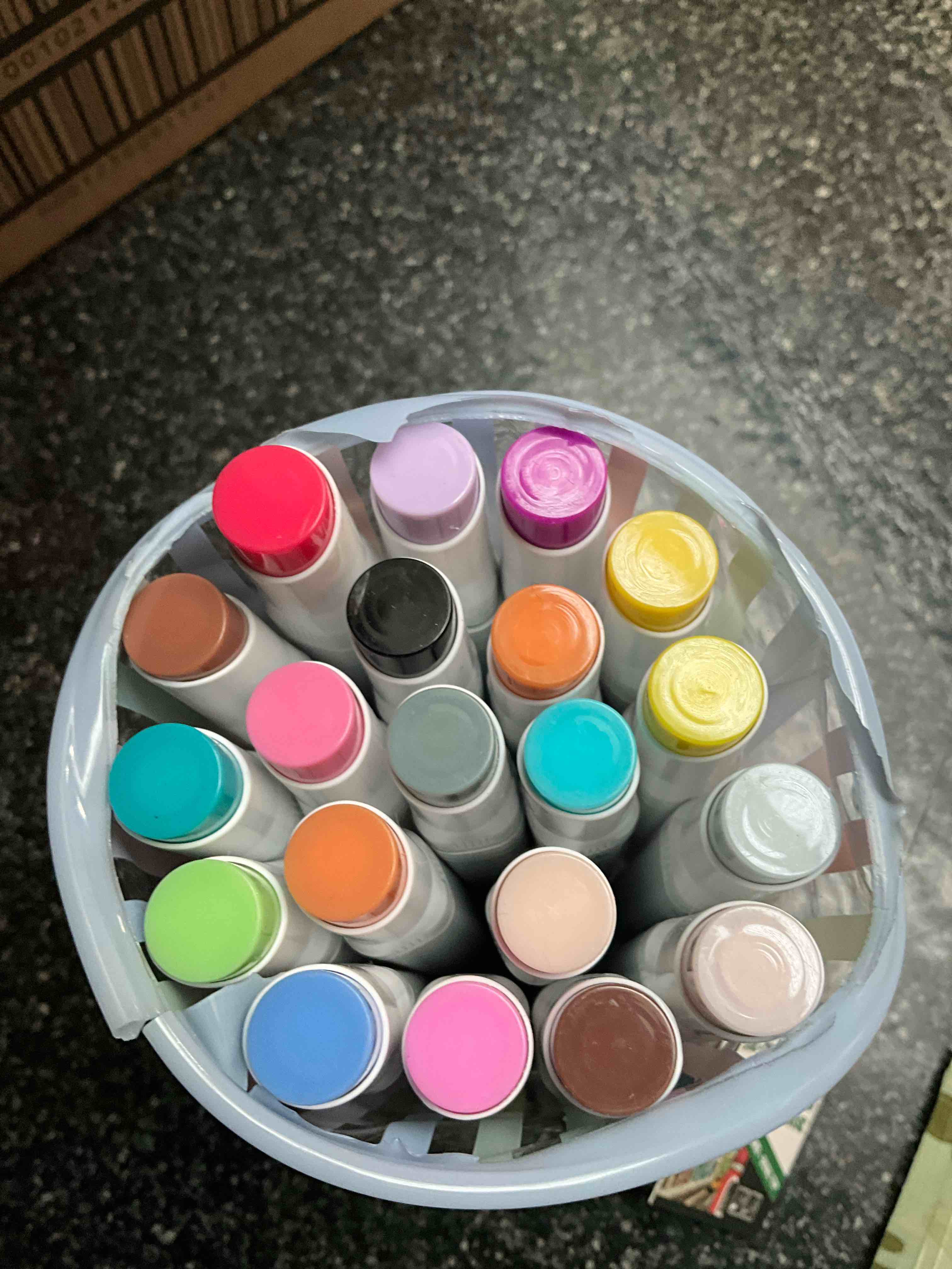 Condition photo showing New/Like New for 20 count - Dual Tip Markers 