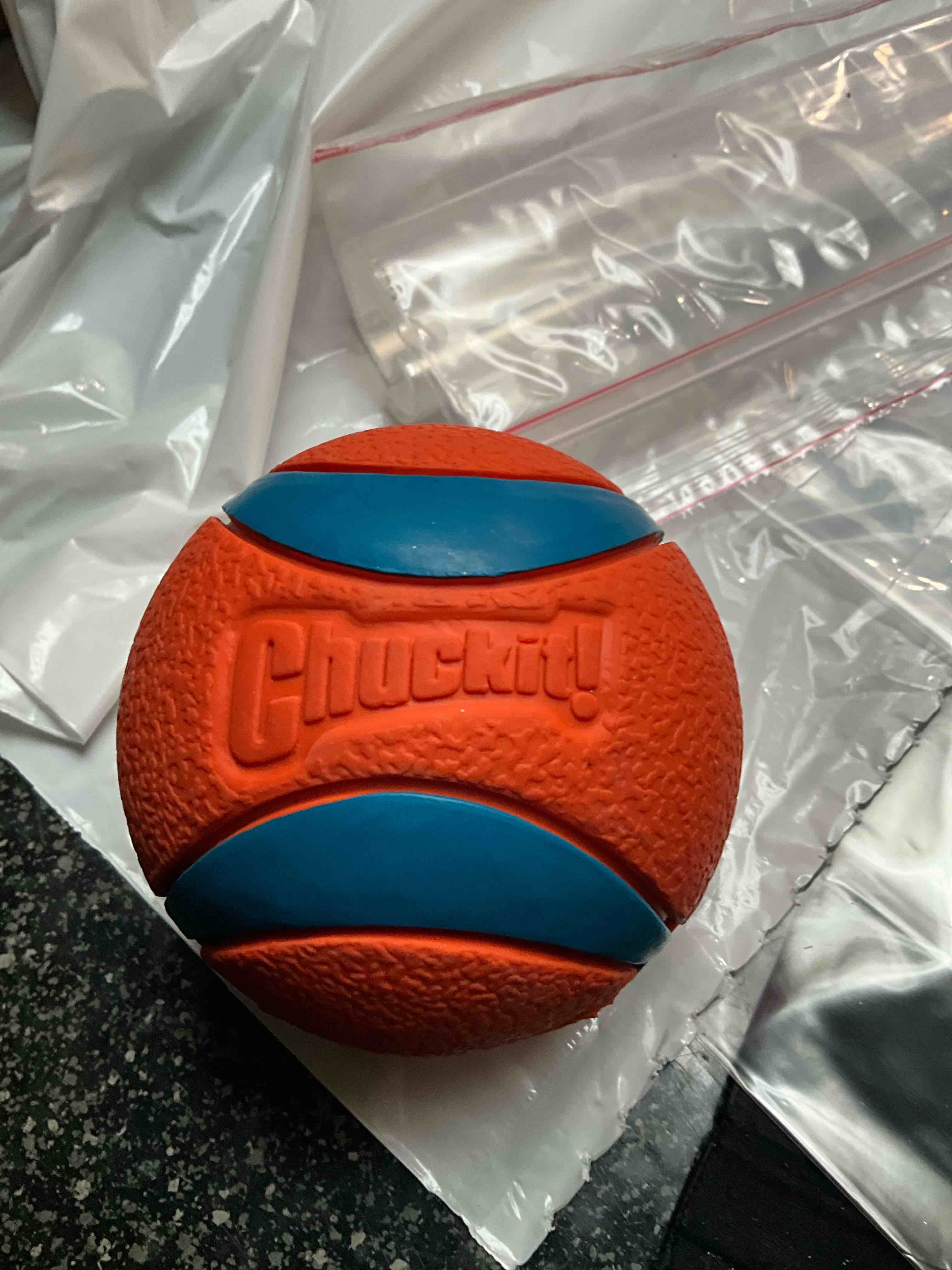 Chuckit Ultra Ball Dog Toy, Medium (2.5 Inch Diameter) Pack of 1 for breeds 20-60 lbs