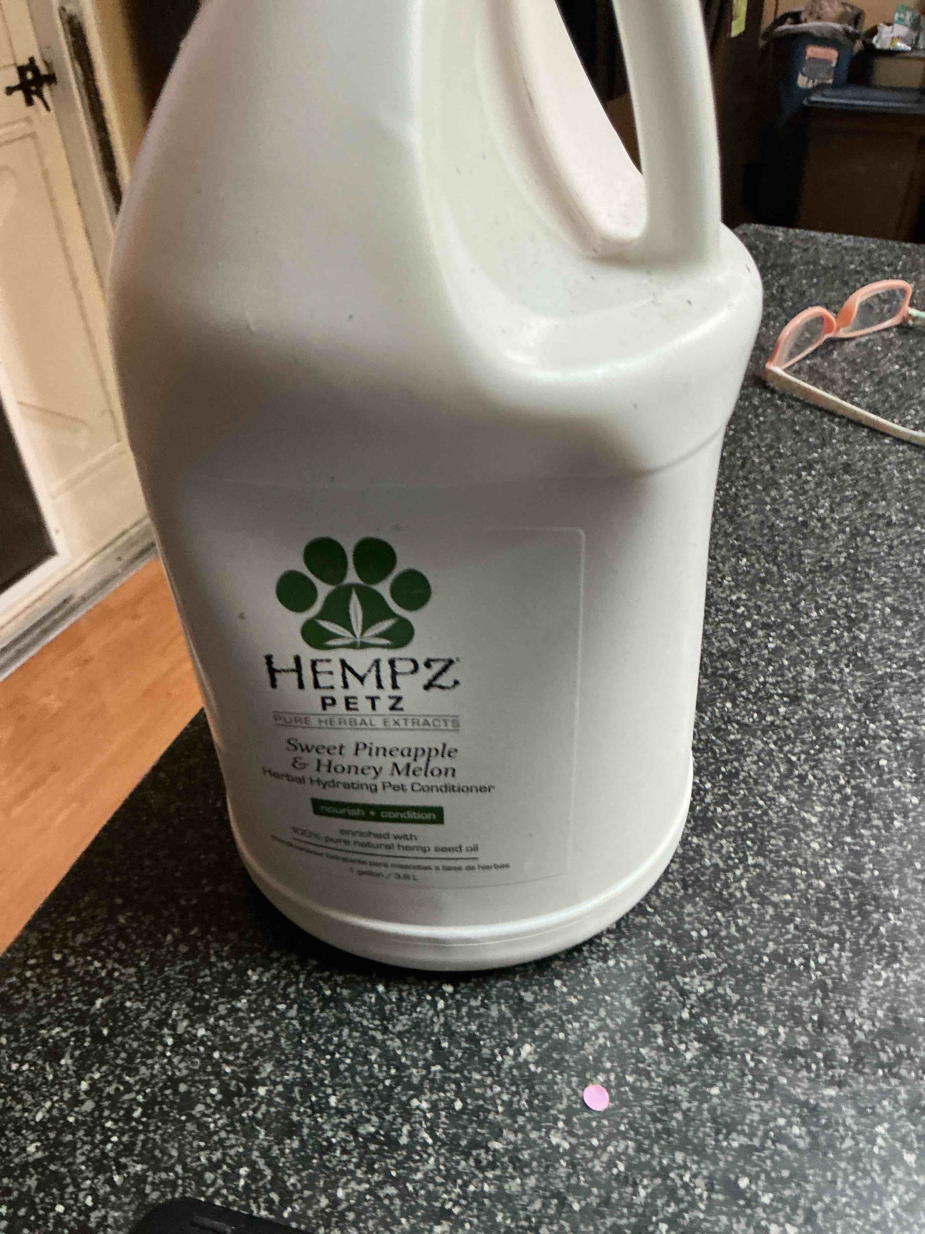 Condition photo showing New/Like New for Hempz Petz Sweet Pineapple & Honey Melon Nourish Condition 1 Gal. 