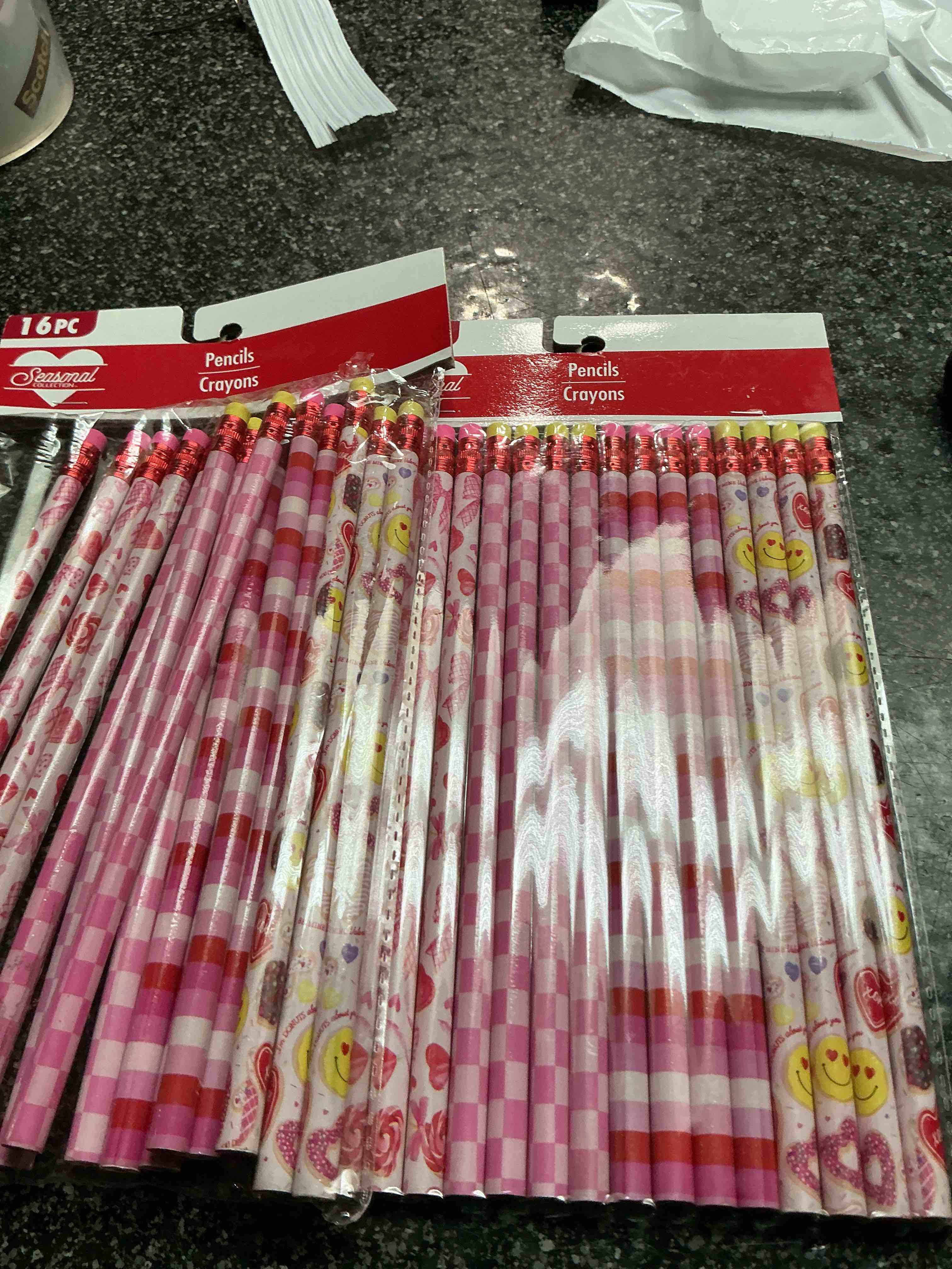 Condition photo showing New/Like New for 16 Count  Colorful Pencils 