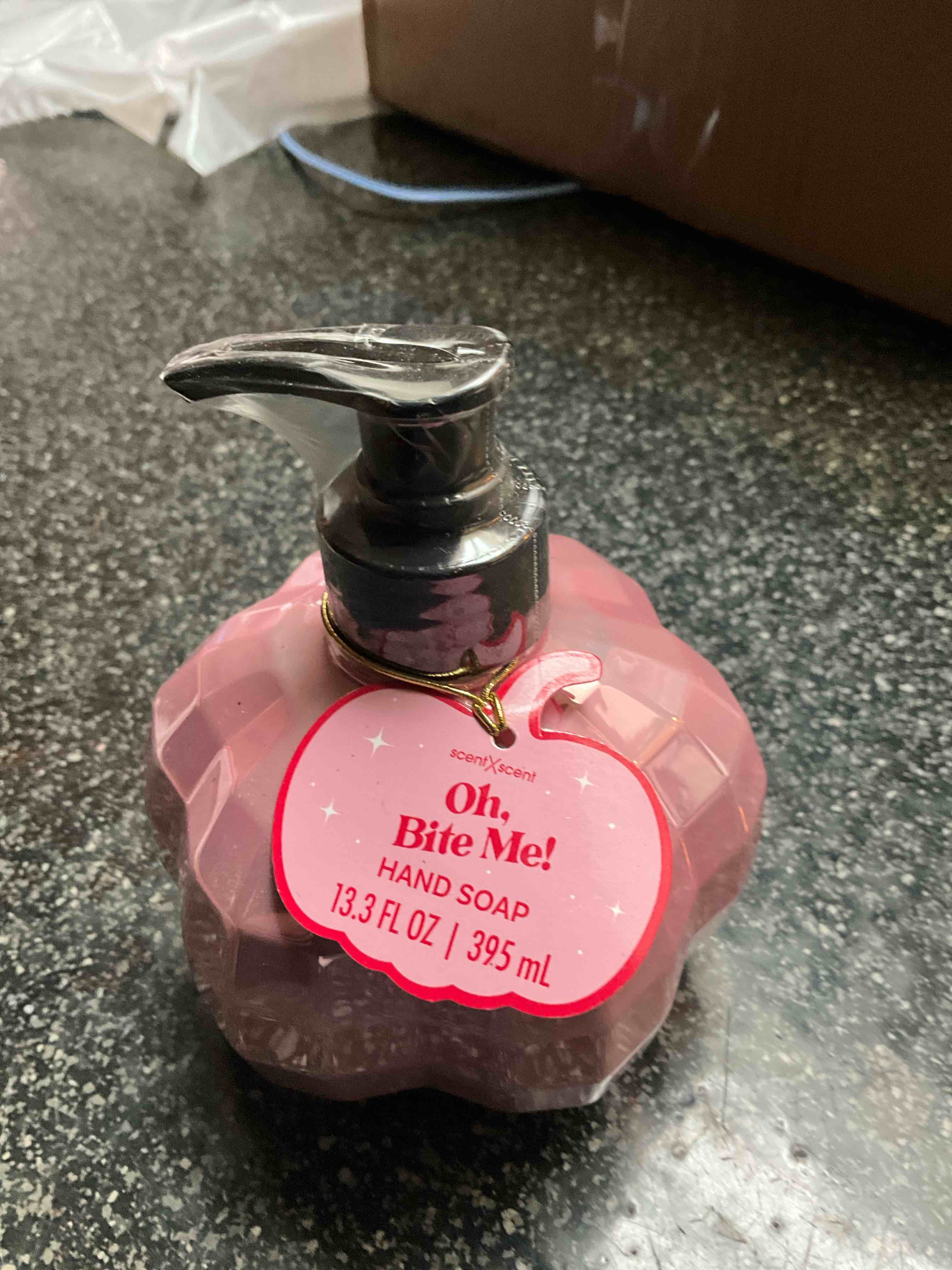 Scent X Scent - Oh Bite Me - Hand Soap - 13.3 oz - Candy Apple 