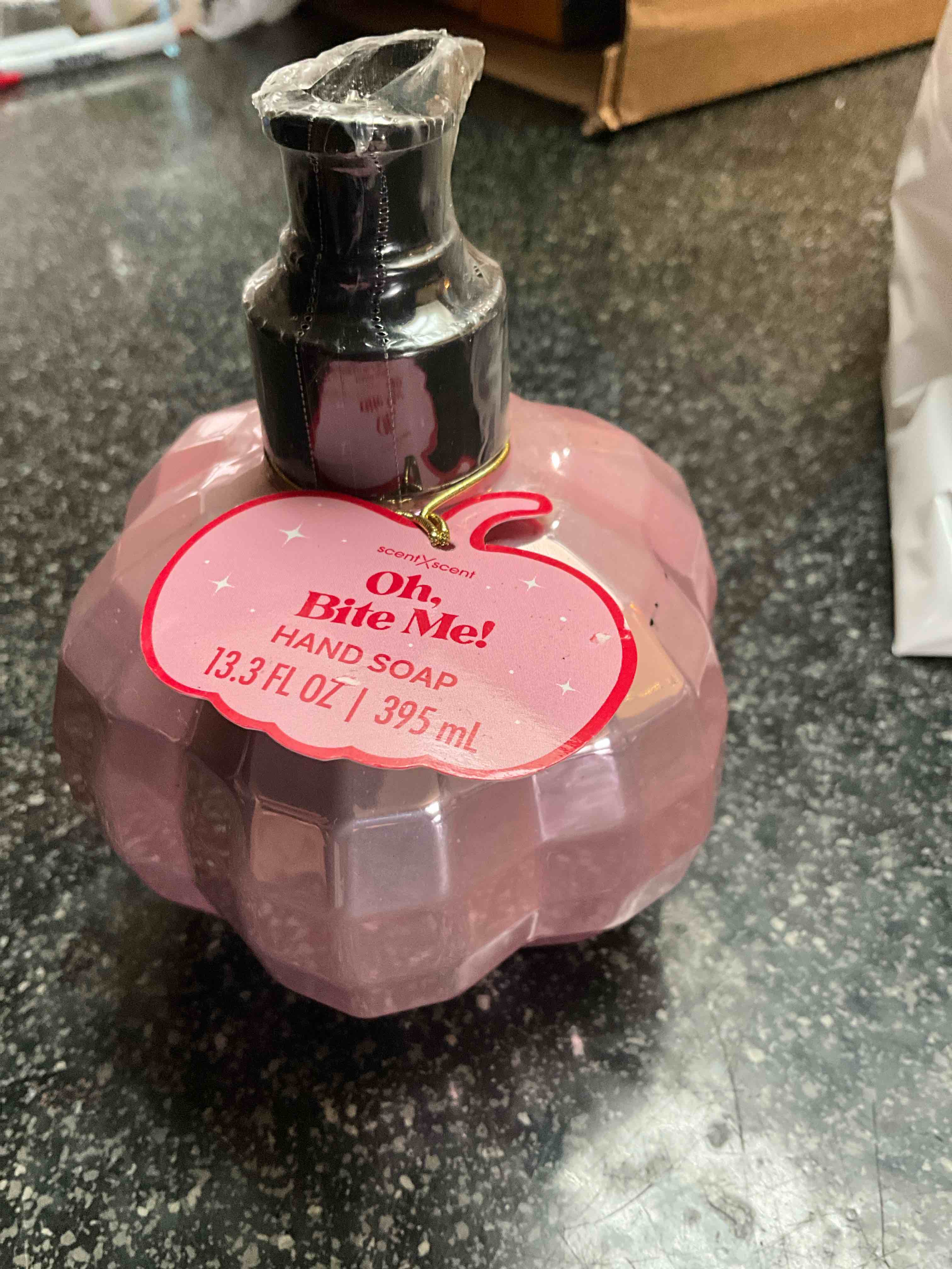 scent x scent - oh bite me - 13..3 oz hand soap - candy apple 