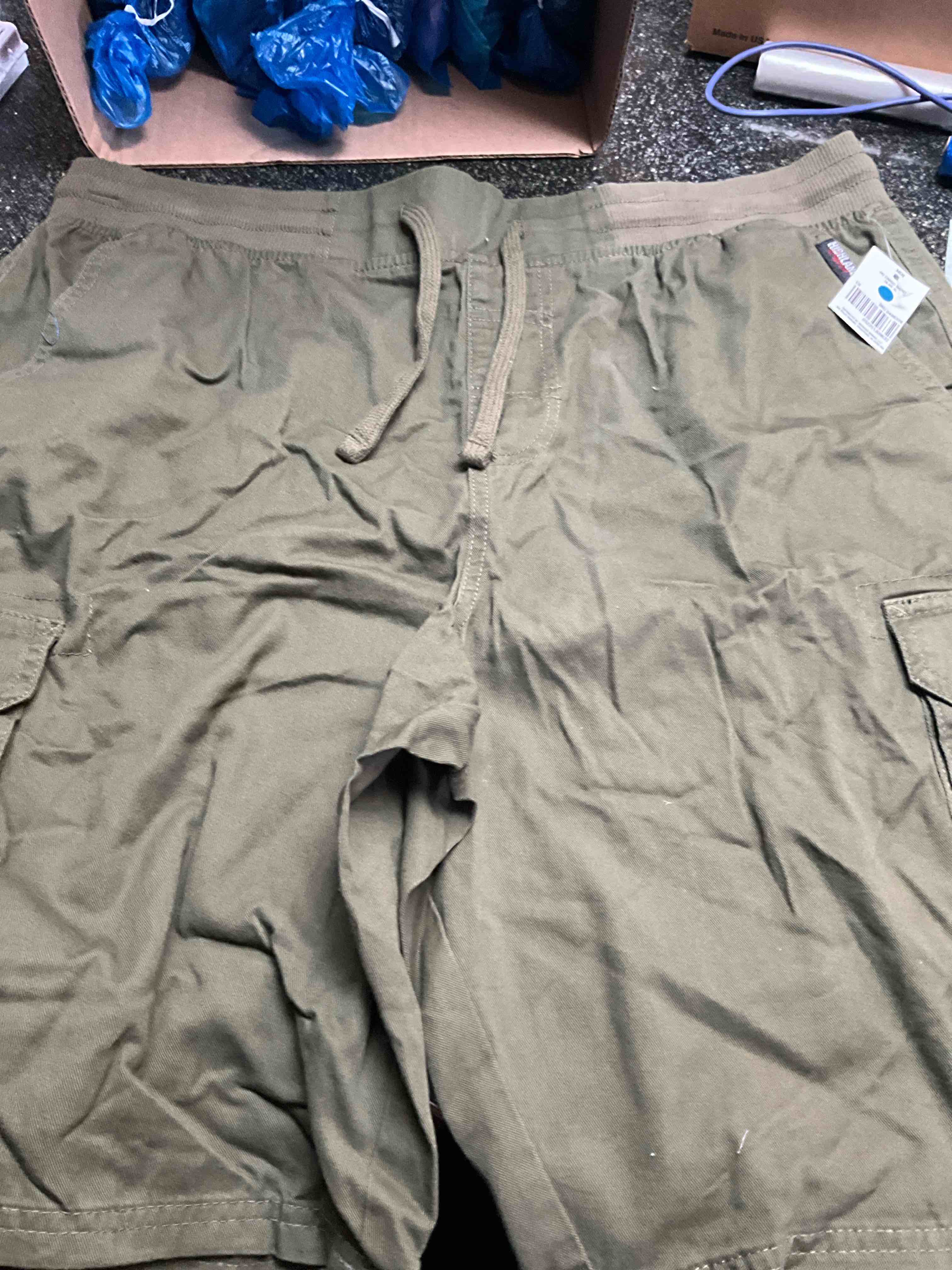 Men’s - khaki Green Shorts - size - XL 
