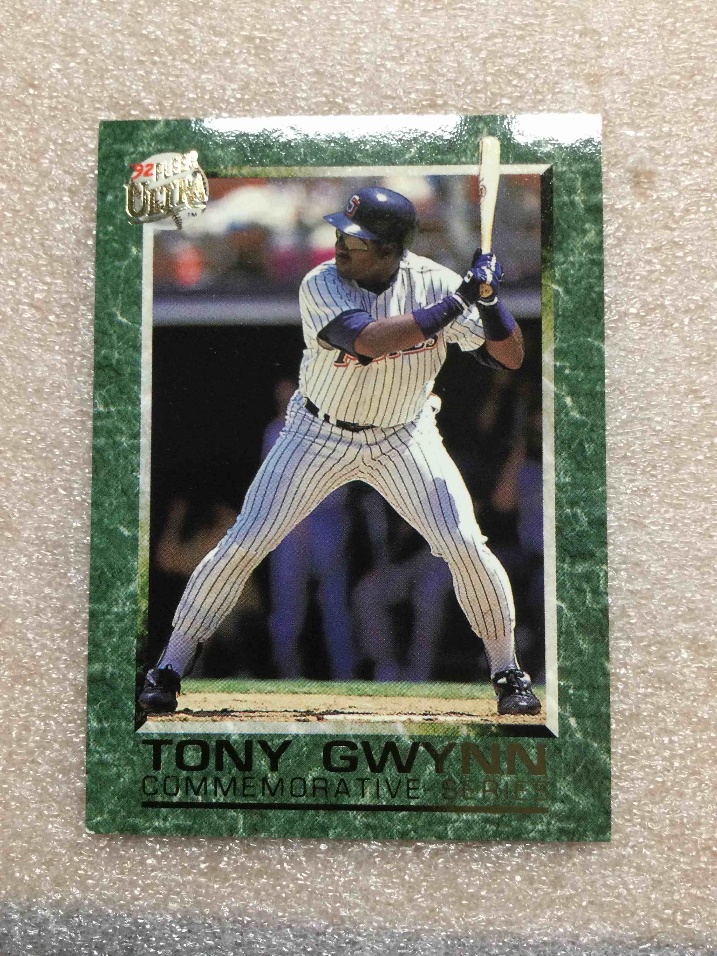 1992 Fleer Ultra Tony Gwynn Glossy Commemorative Baseball Card