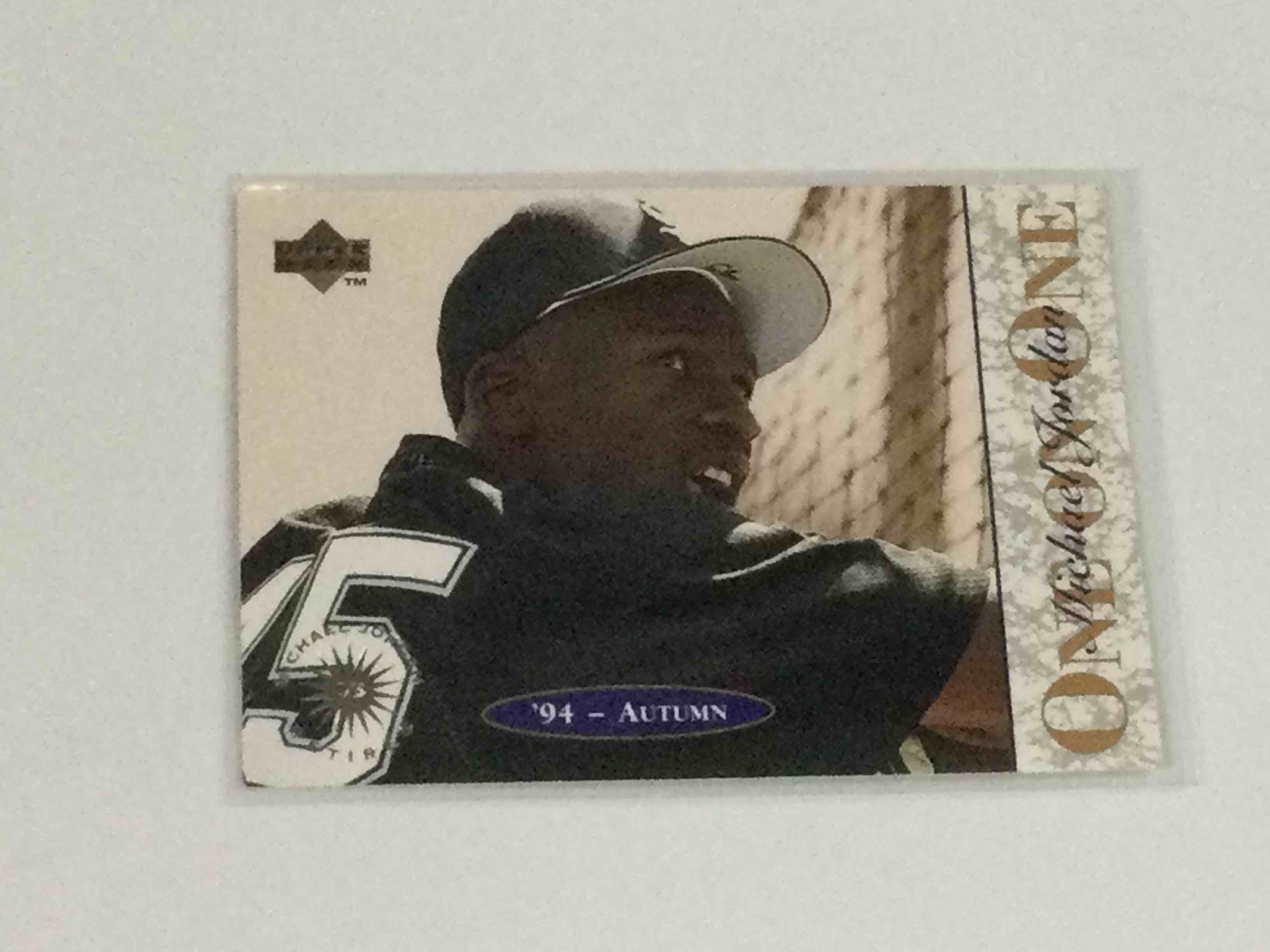 1995 UD Minors Michael Jordan “One on One” Insert Card
