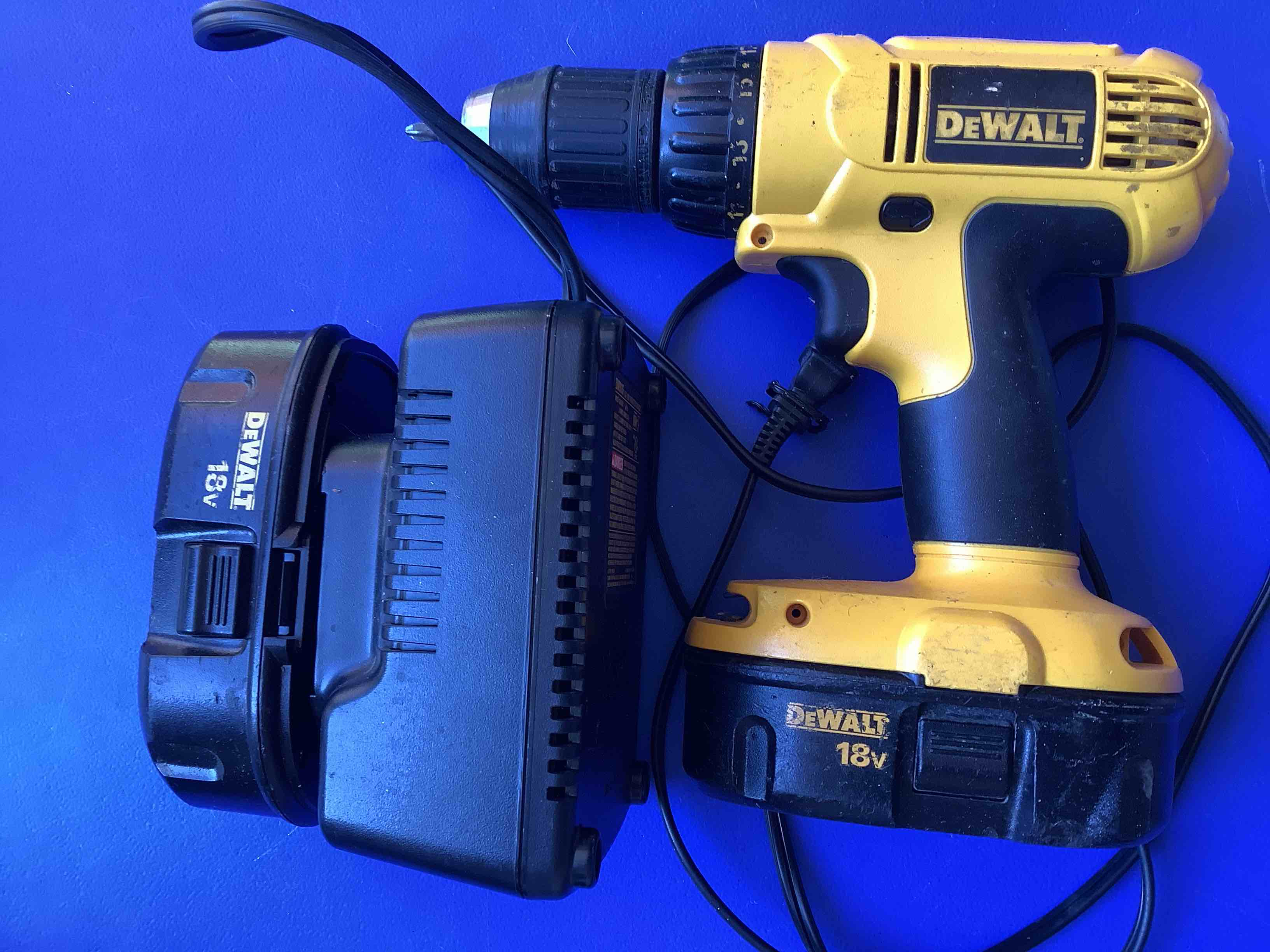 Dewalt 18v Drill Charger and Extra Battery