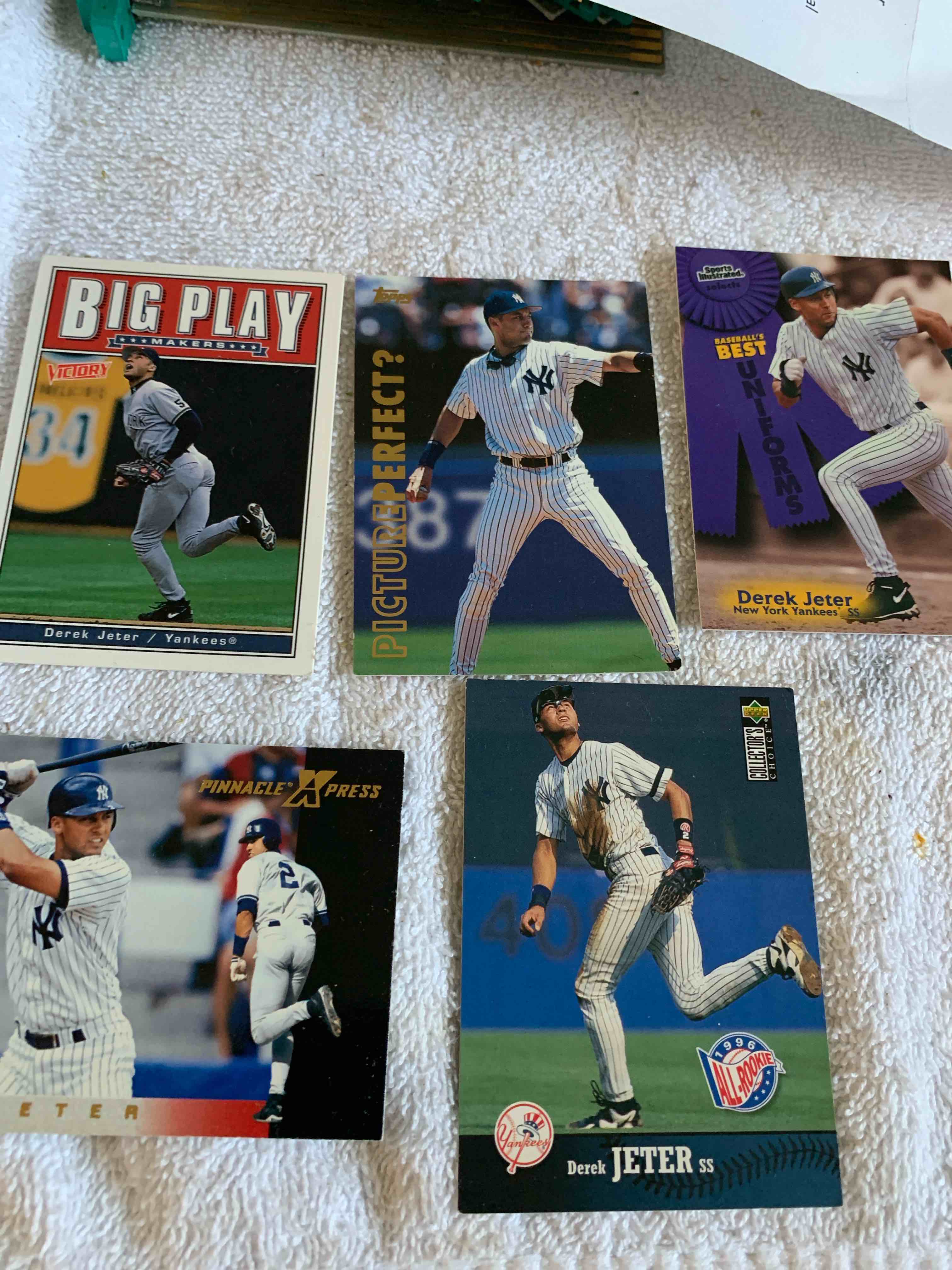 Lot of 5– Derek Jeter Baseball Cards