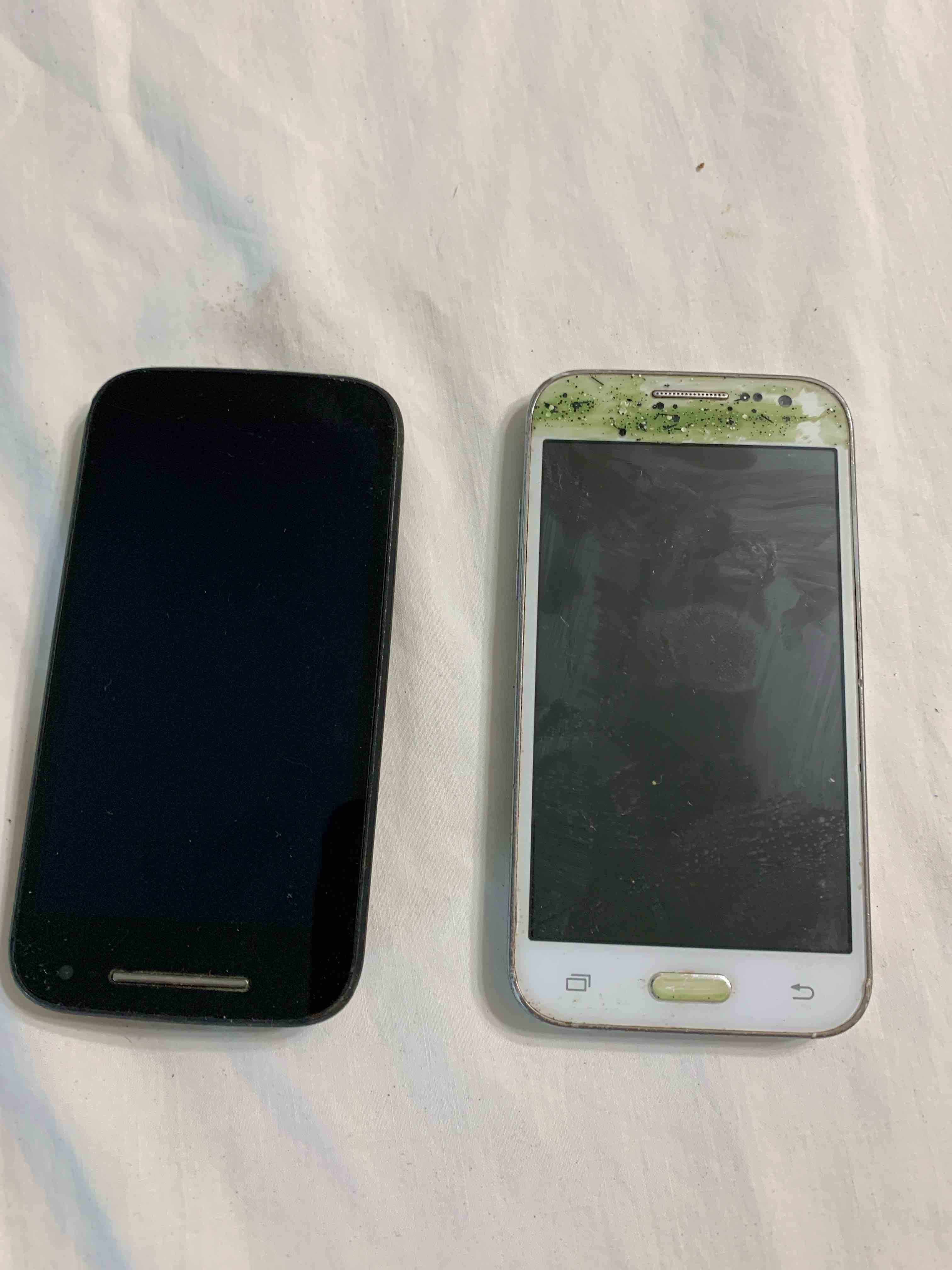 2– Cellphones for Parts or Repair 