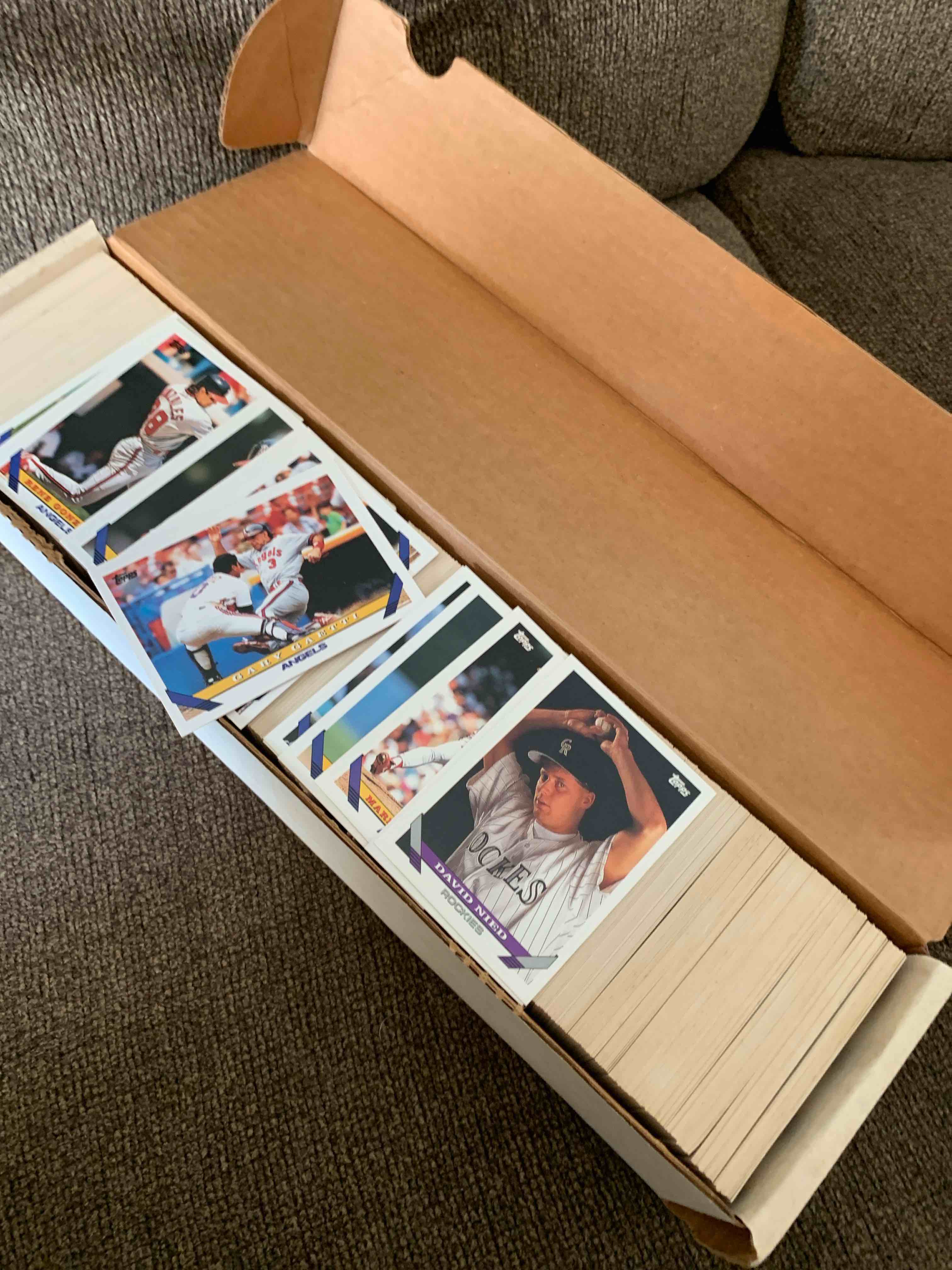 Box of 1993 Topps Baseball Cards 