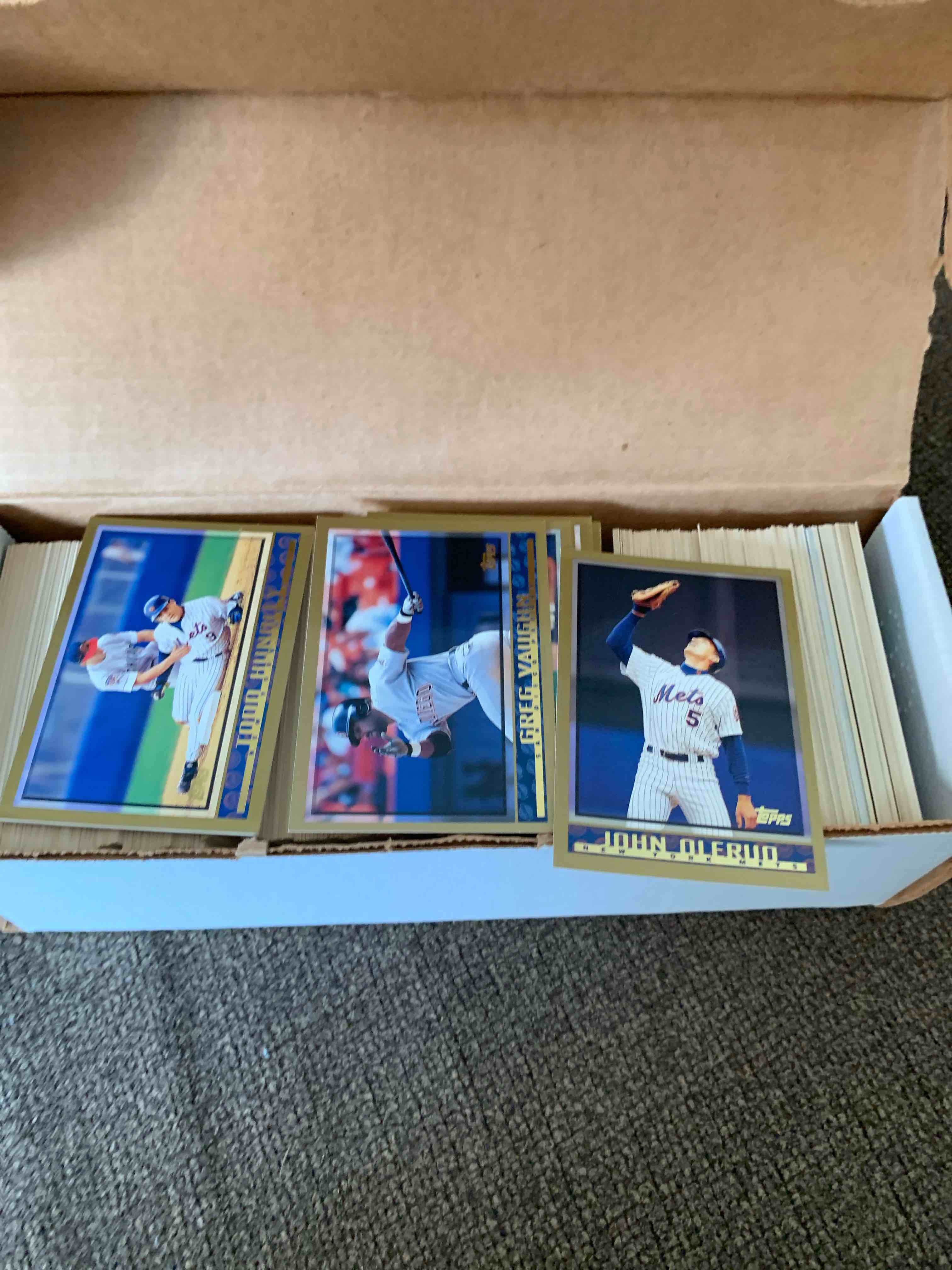 Box of 1998 Topps Baseball Cards 
