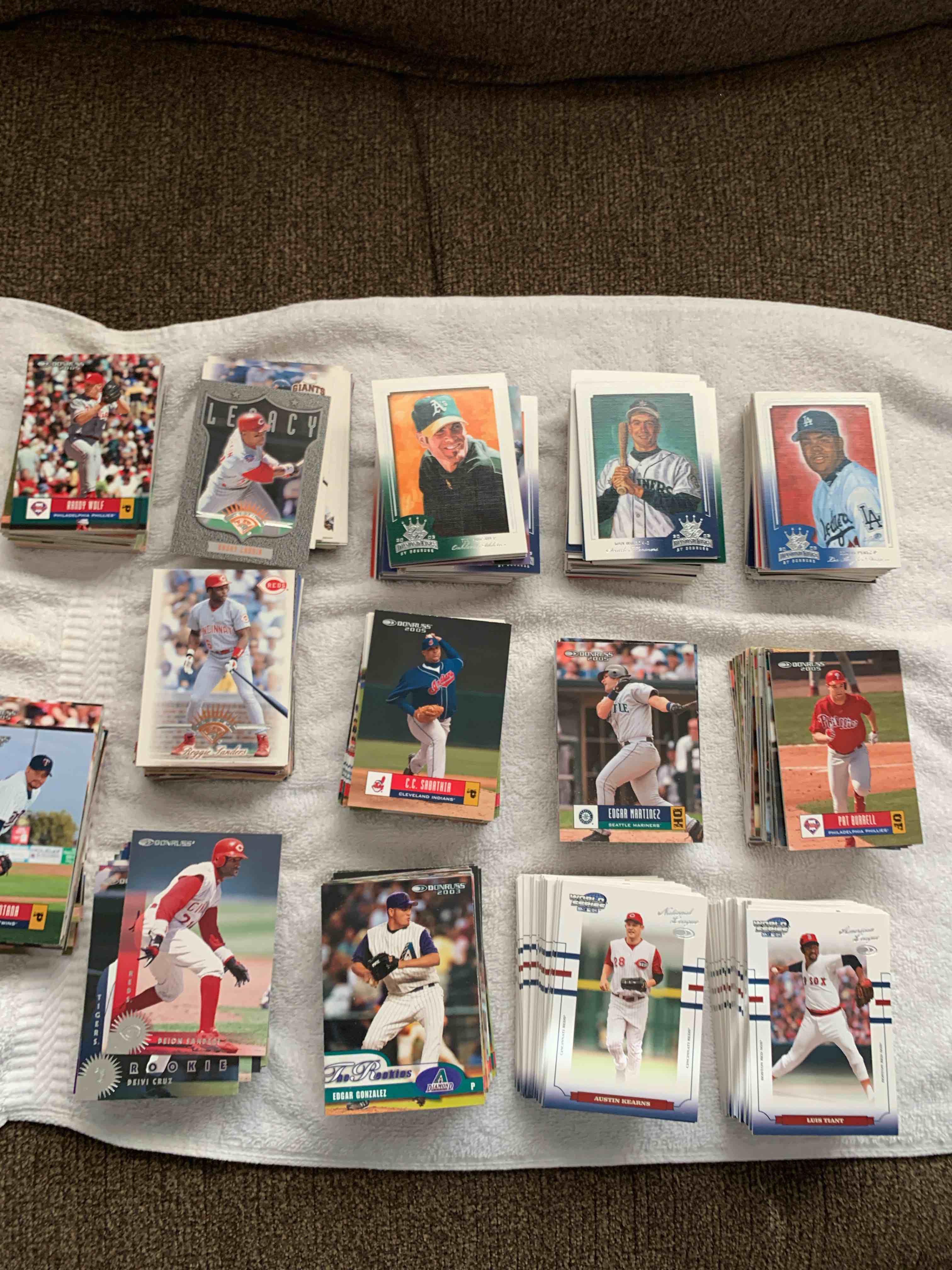 Lot of 800 Baseball Cards 