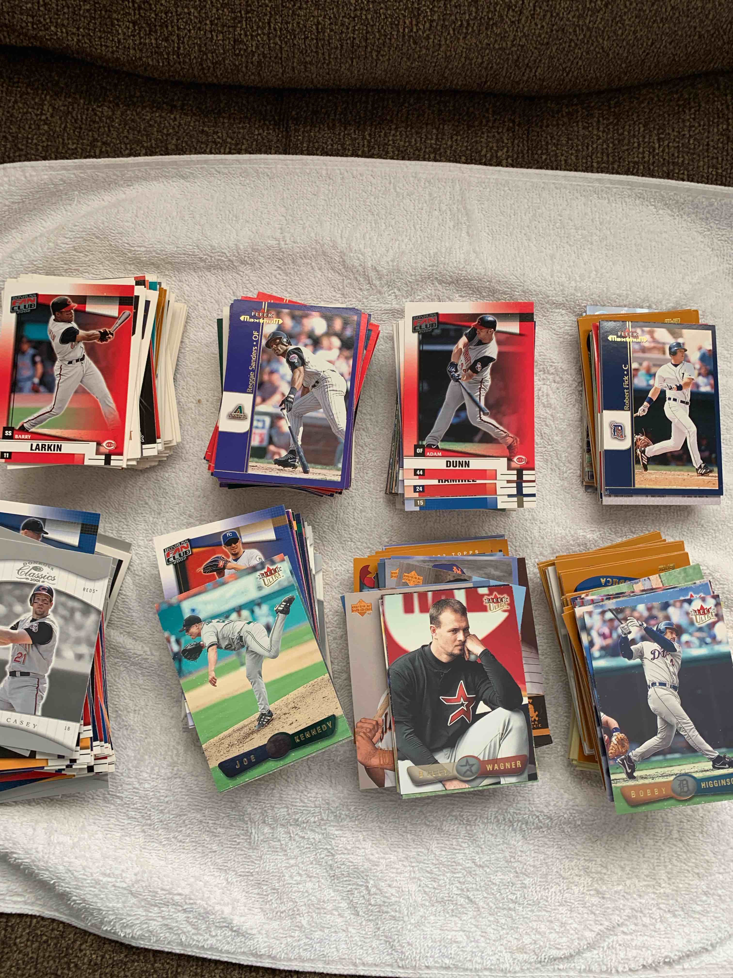 Lot of 620 Baseball Cards