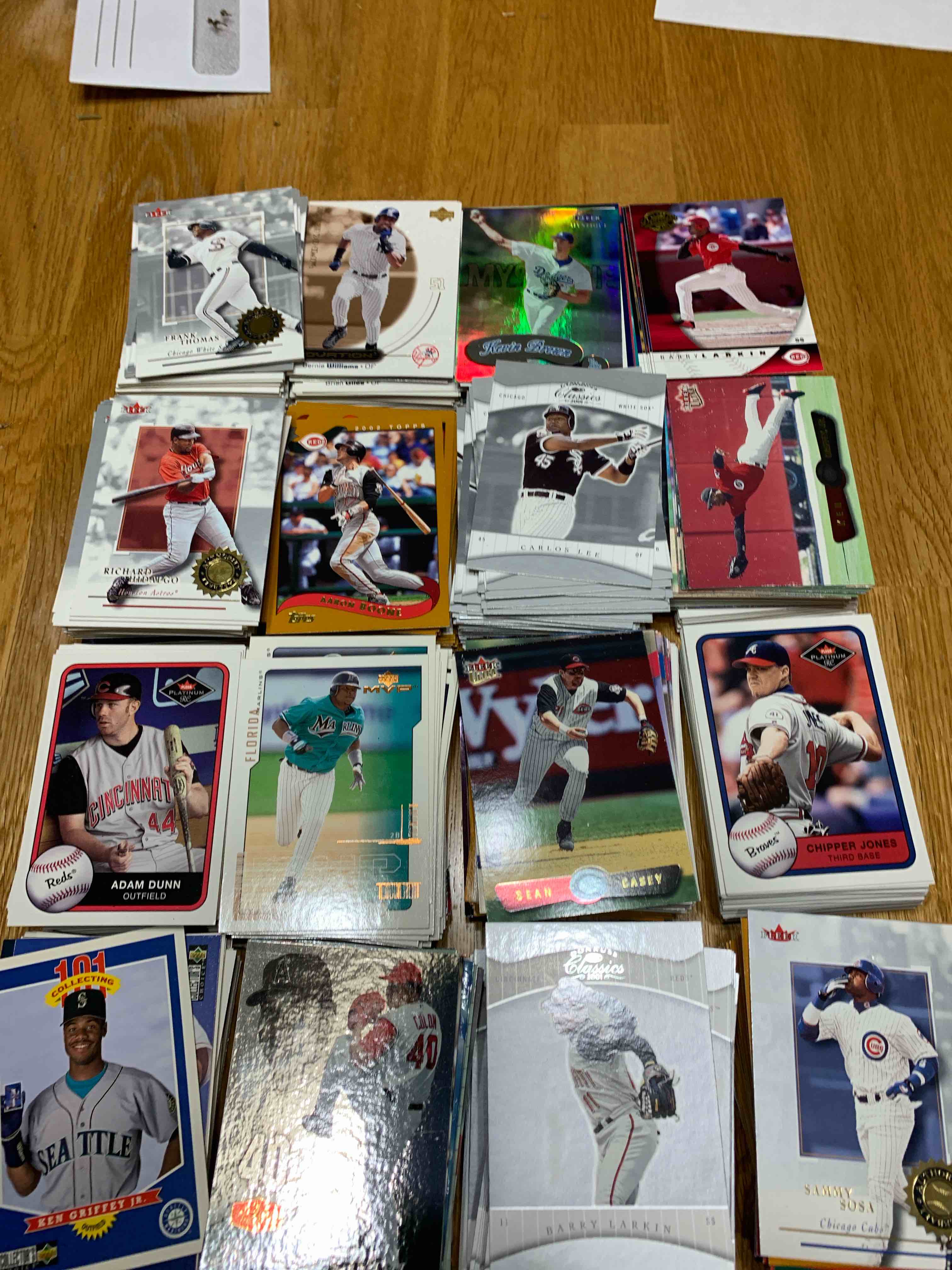 Lot of 800 Baseball Cards