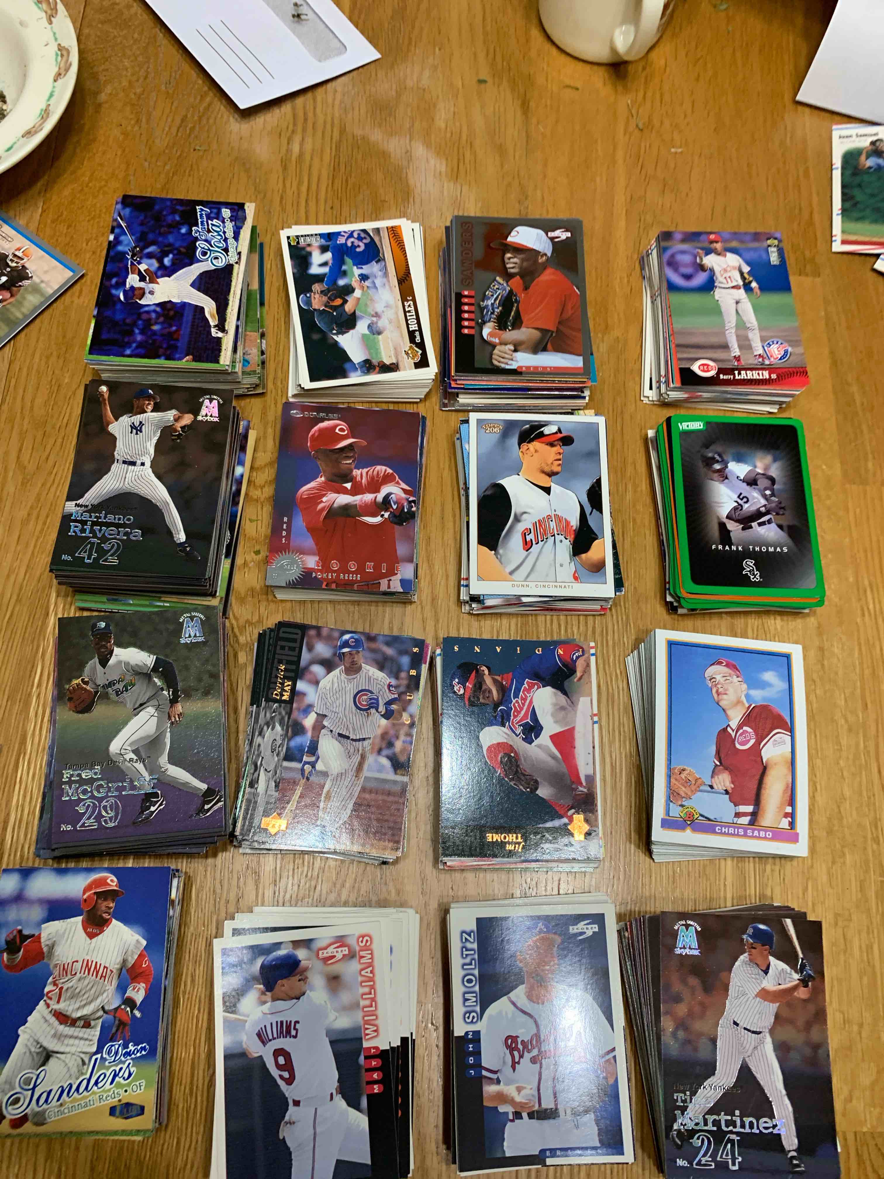 Lot of 800 Baseball Cards