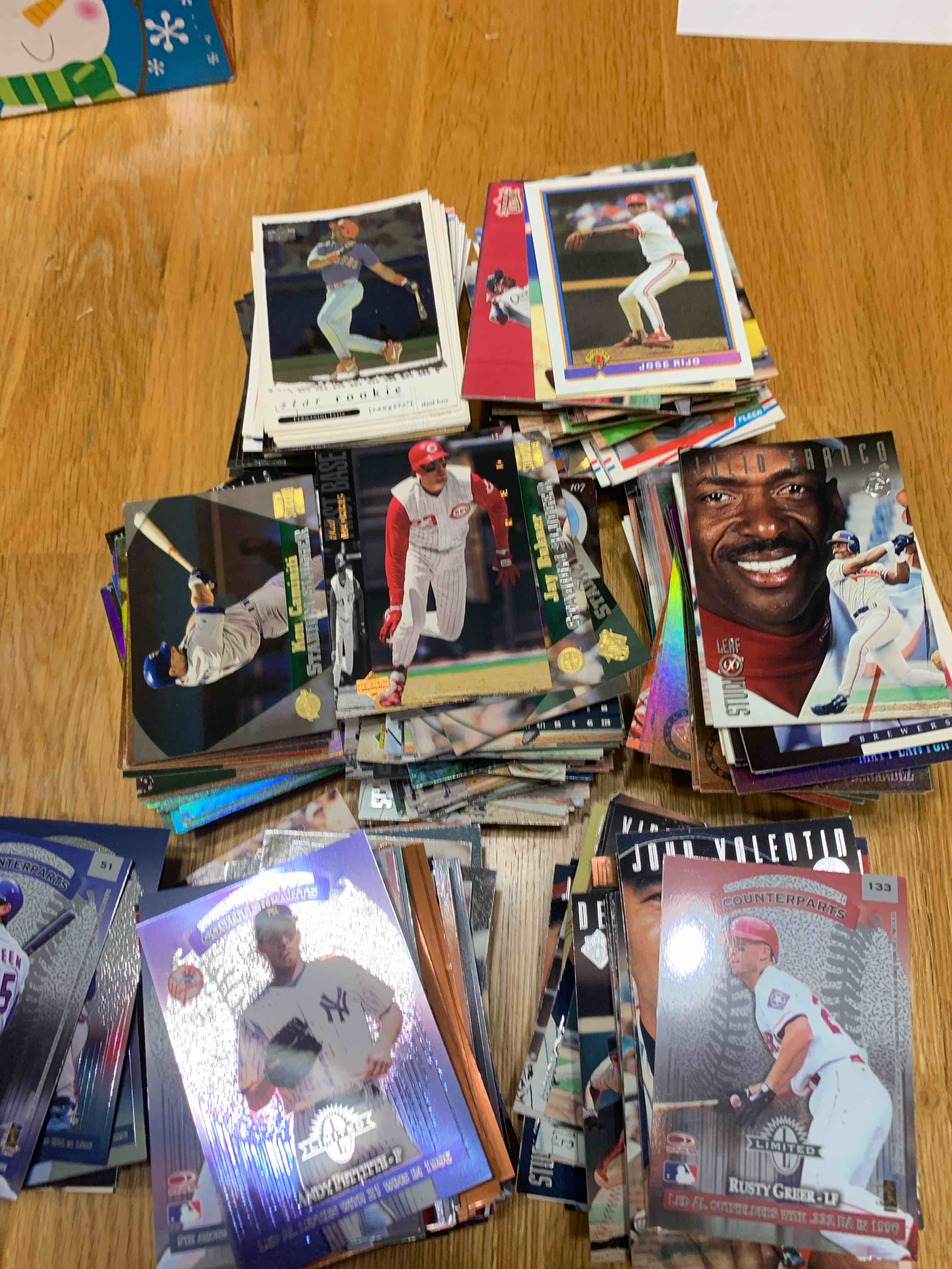 Lot of 800 Baseball Cards 
