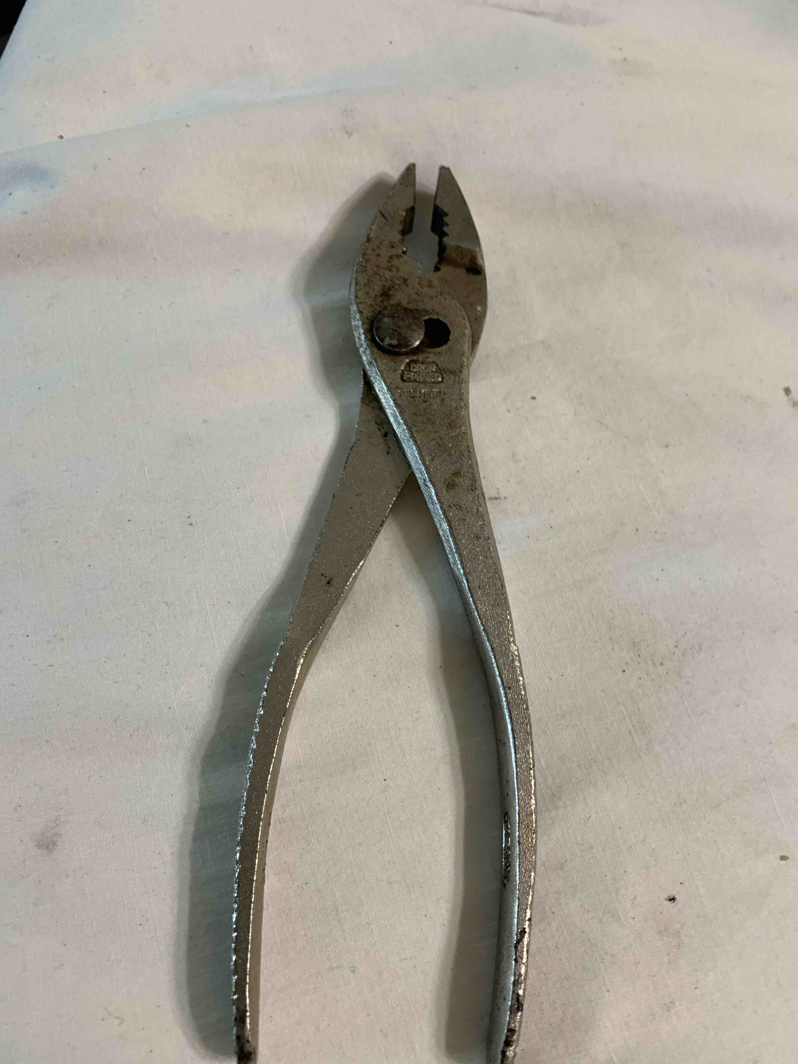 Pliers 