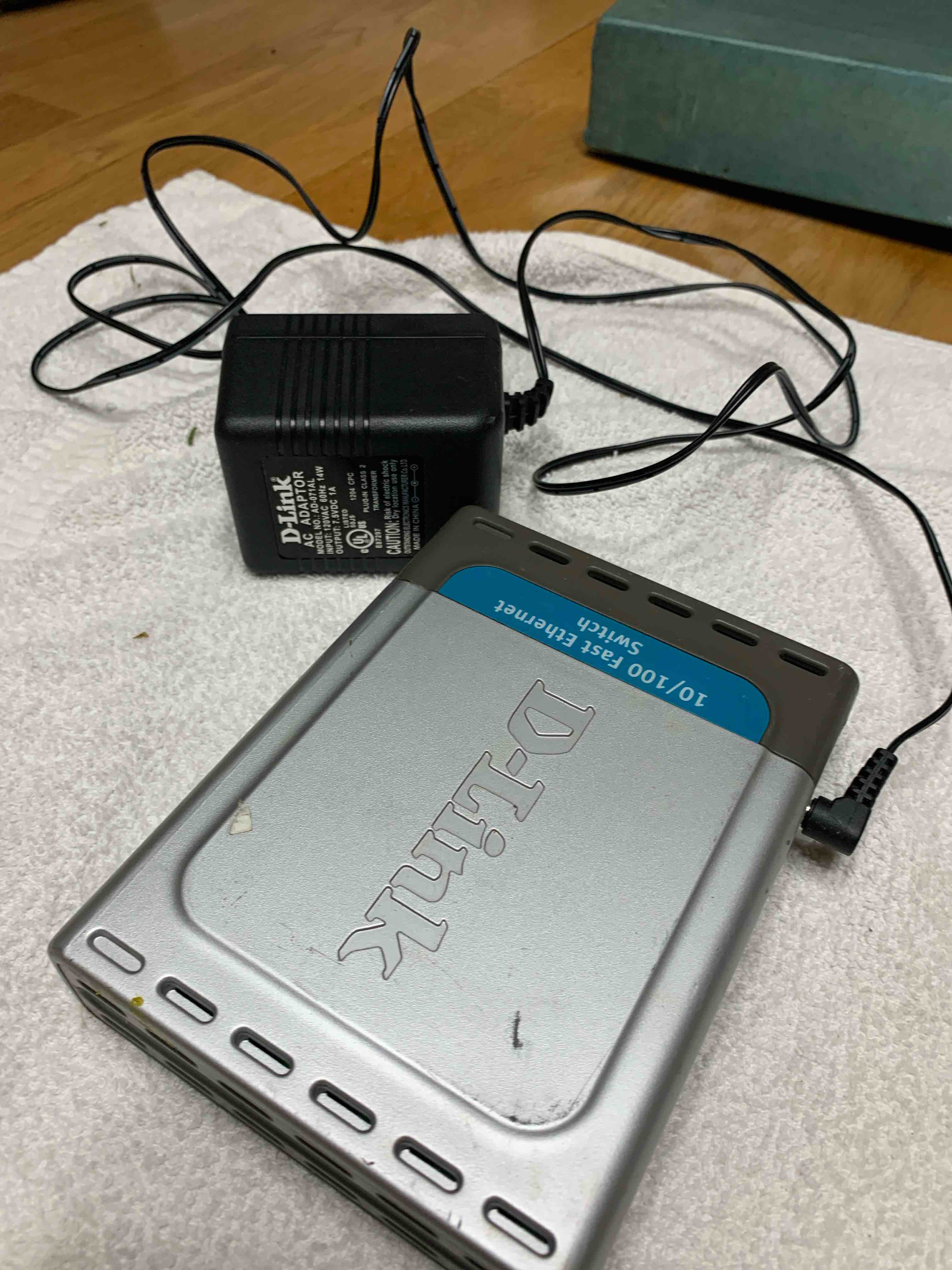 d-link 10/100 fast ethernet switch 