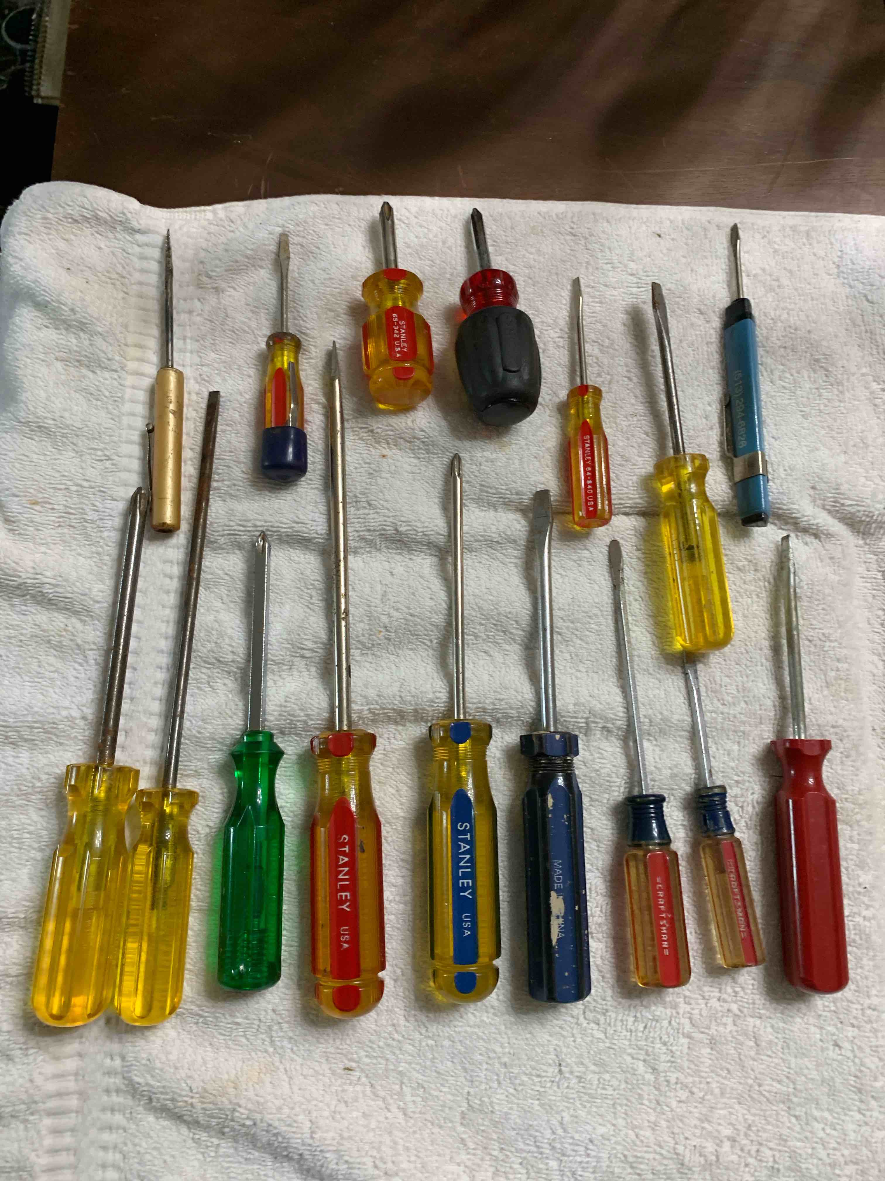 lot of 16 screwdrivers 