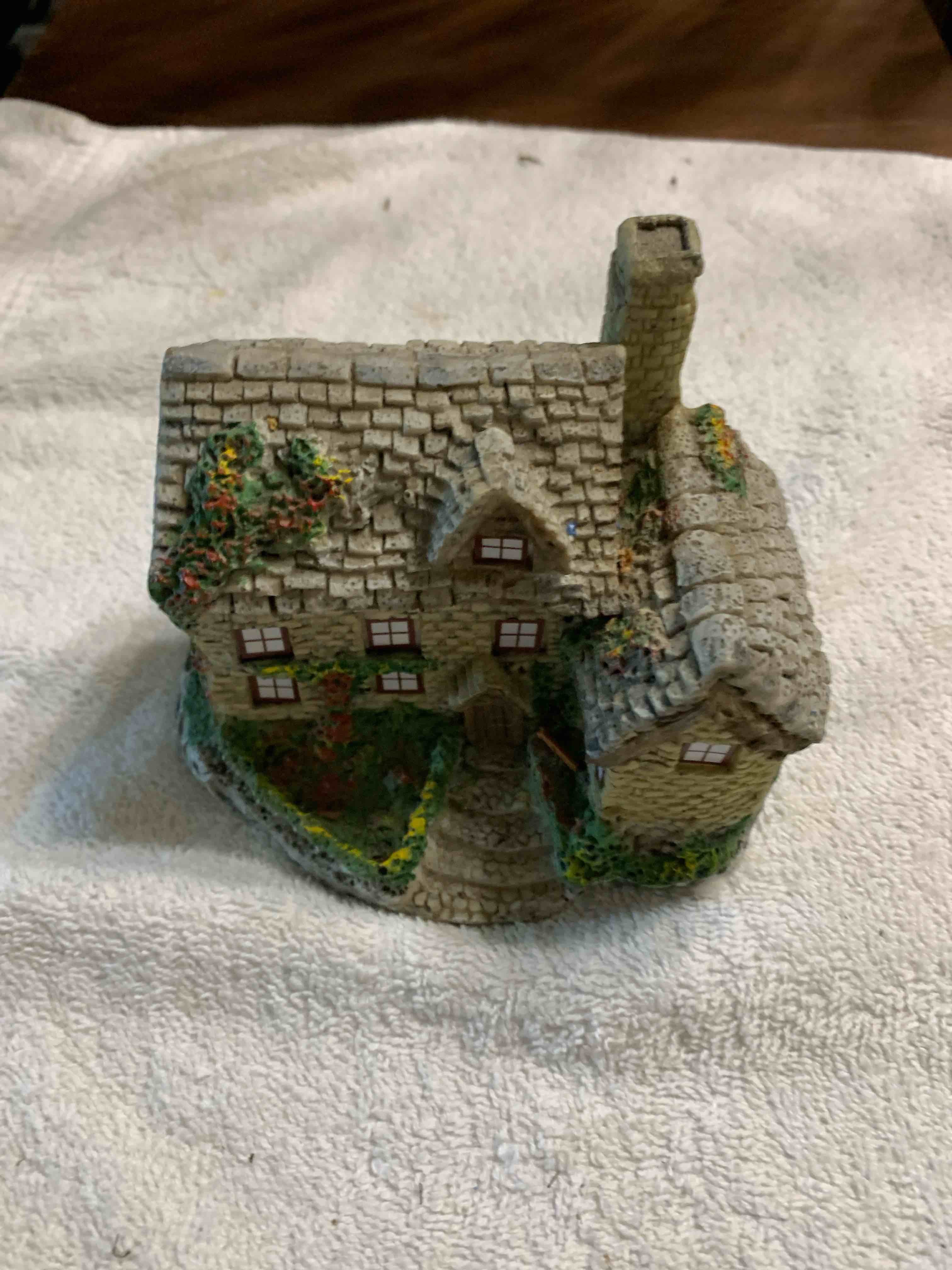 Rustic Holiday Home Figure