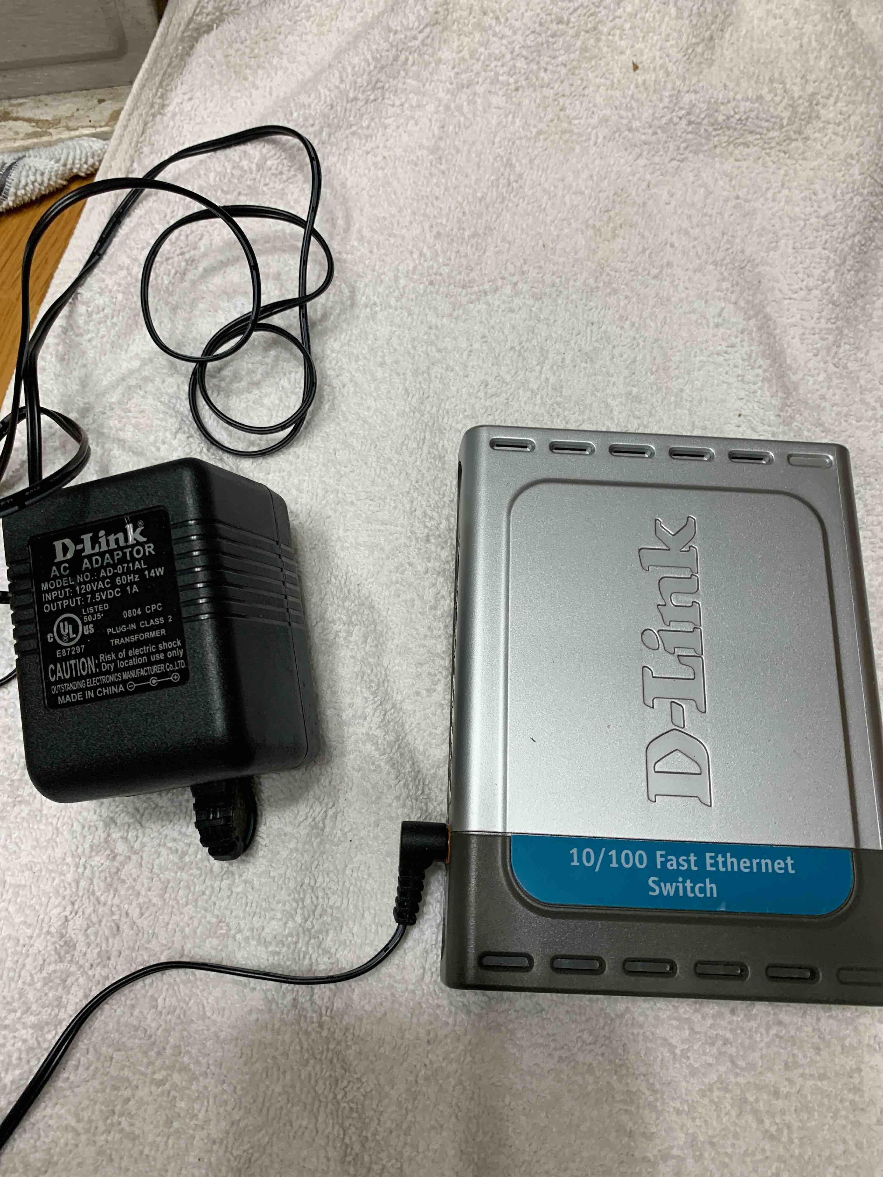 d-link 10/ 100 fast ethernet switch 