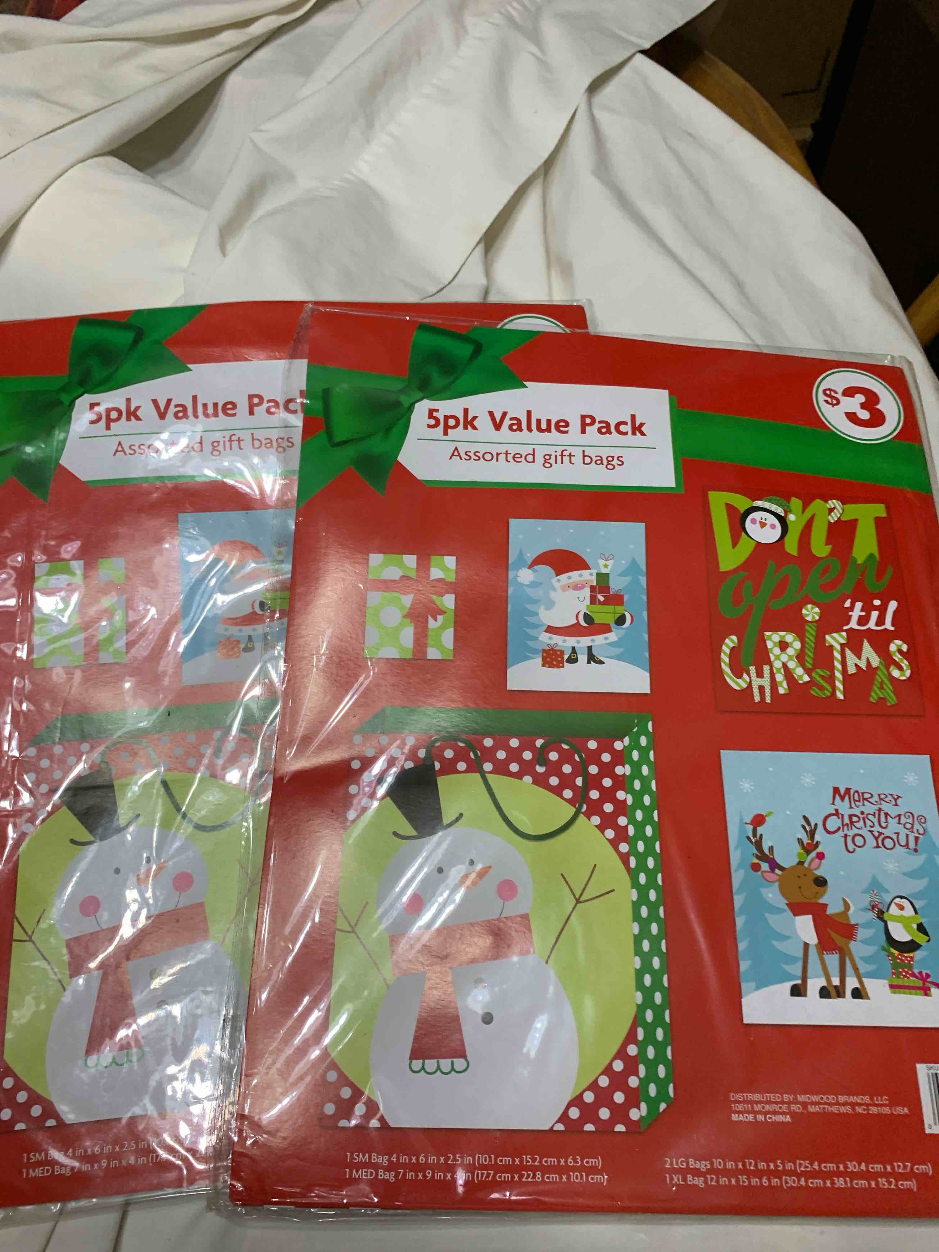 2 Packages, 5 Pack of assorted Gift Bags 