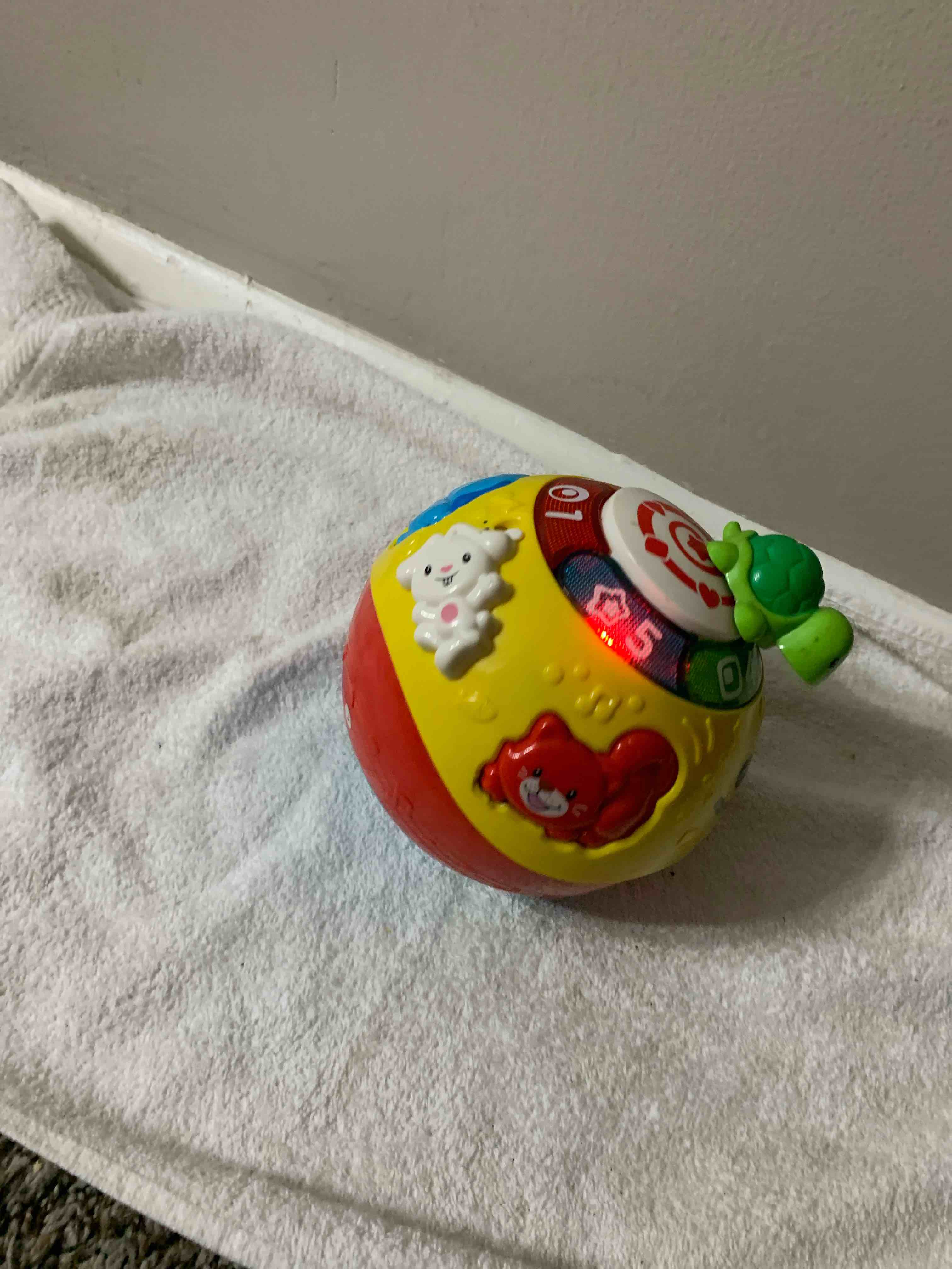 V-Tech Wiggle & Crawl Ball