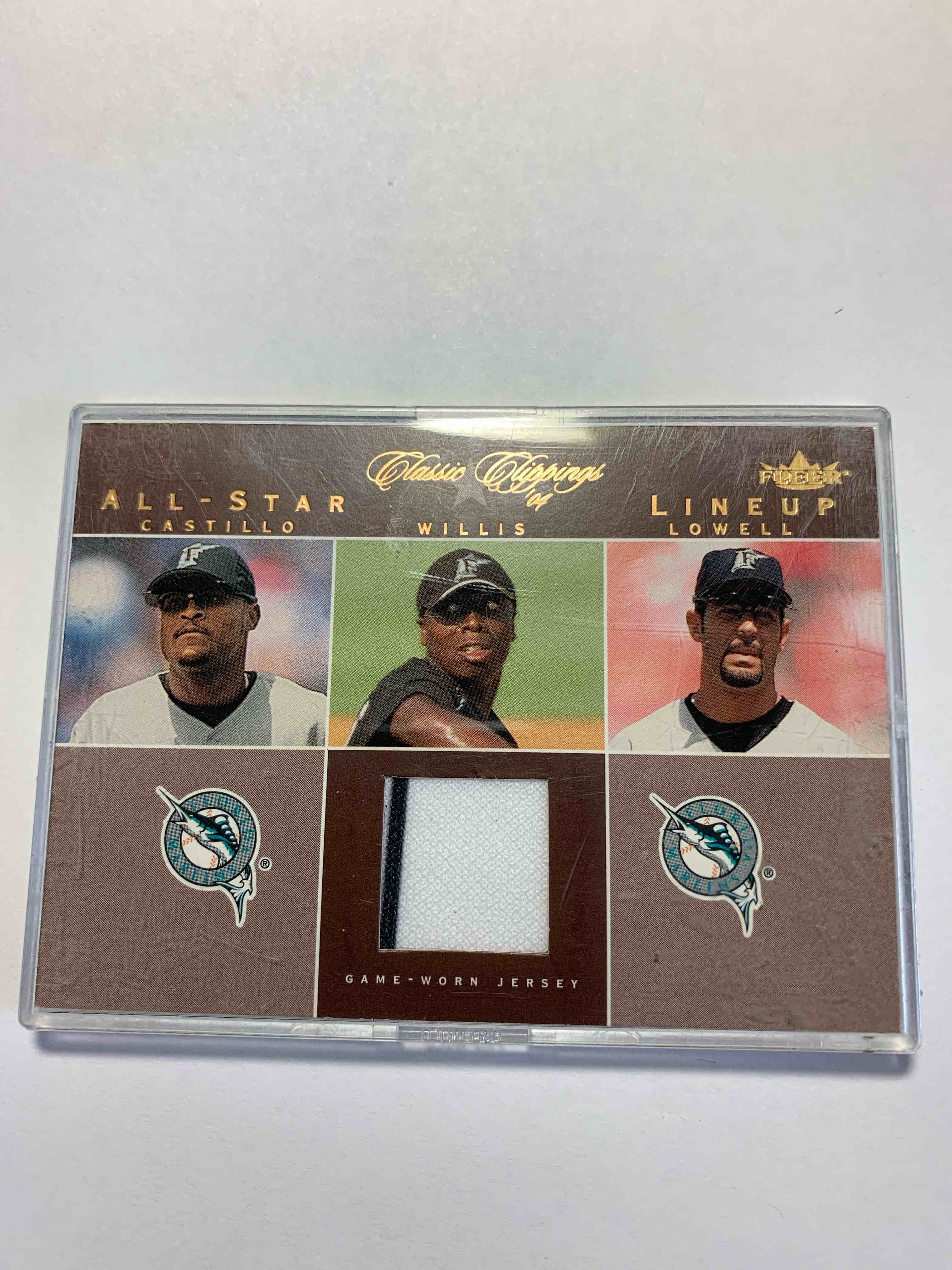Condition photo showing Good Condition for 2004 Fleer Classic Clippings, Dontrelle Willis Jersey Card