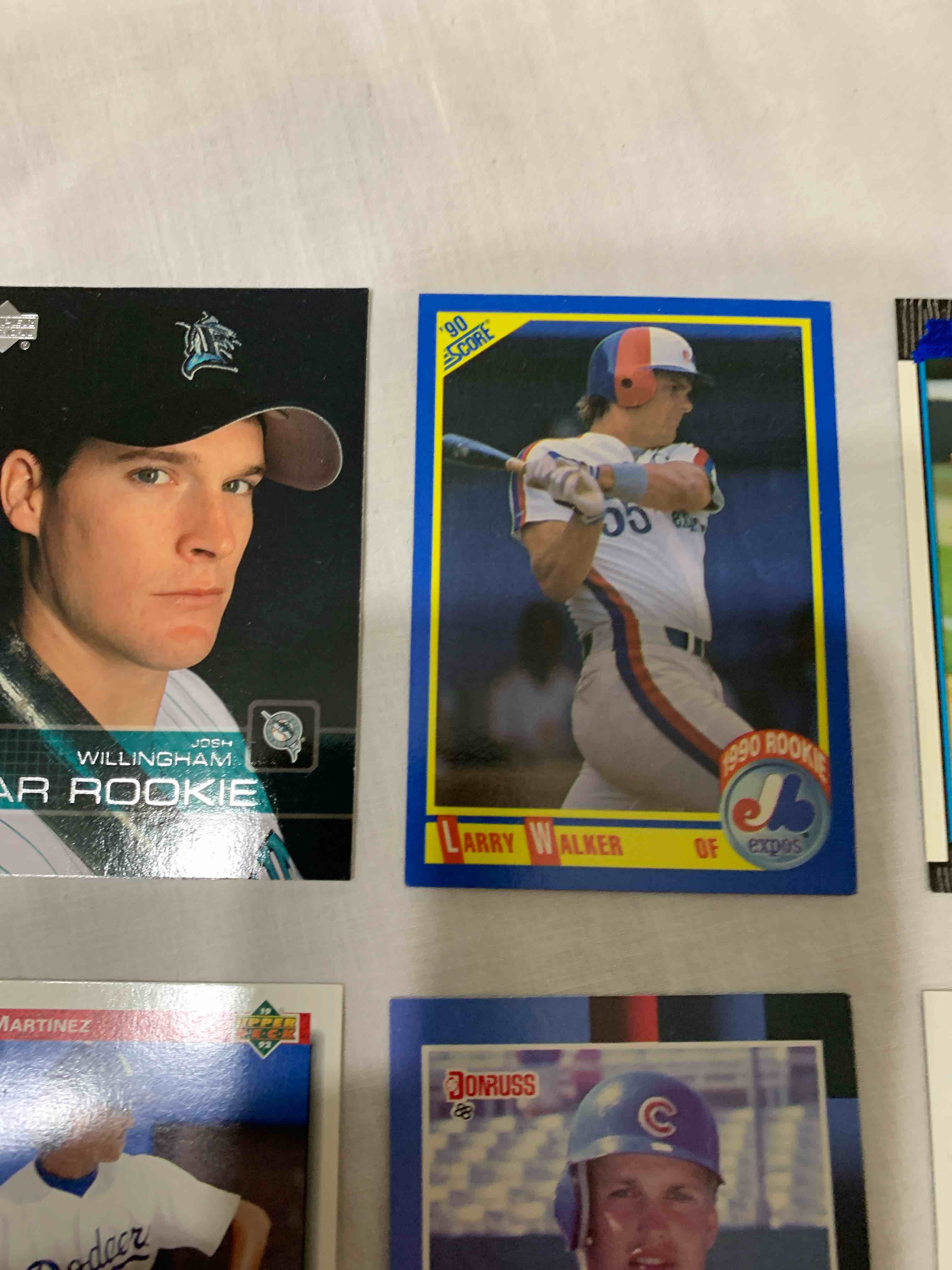 Condition photo showing Good Condition for Lot of 25 - Baseball Rookie Cards 