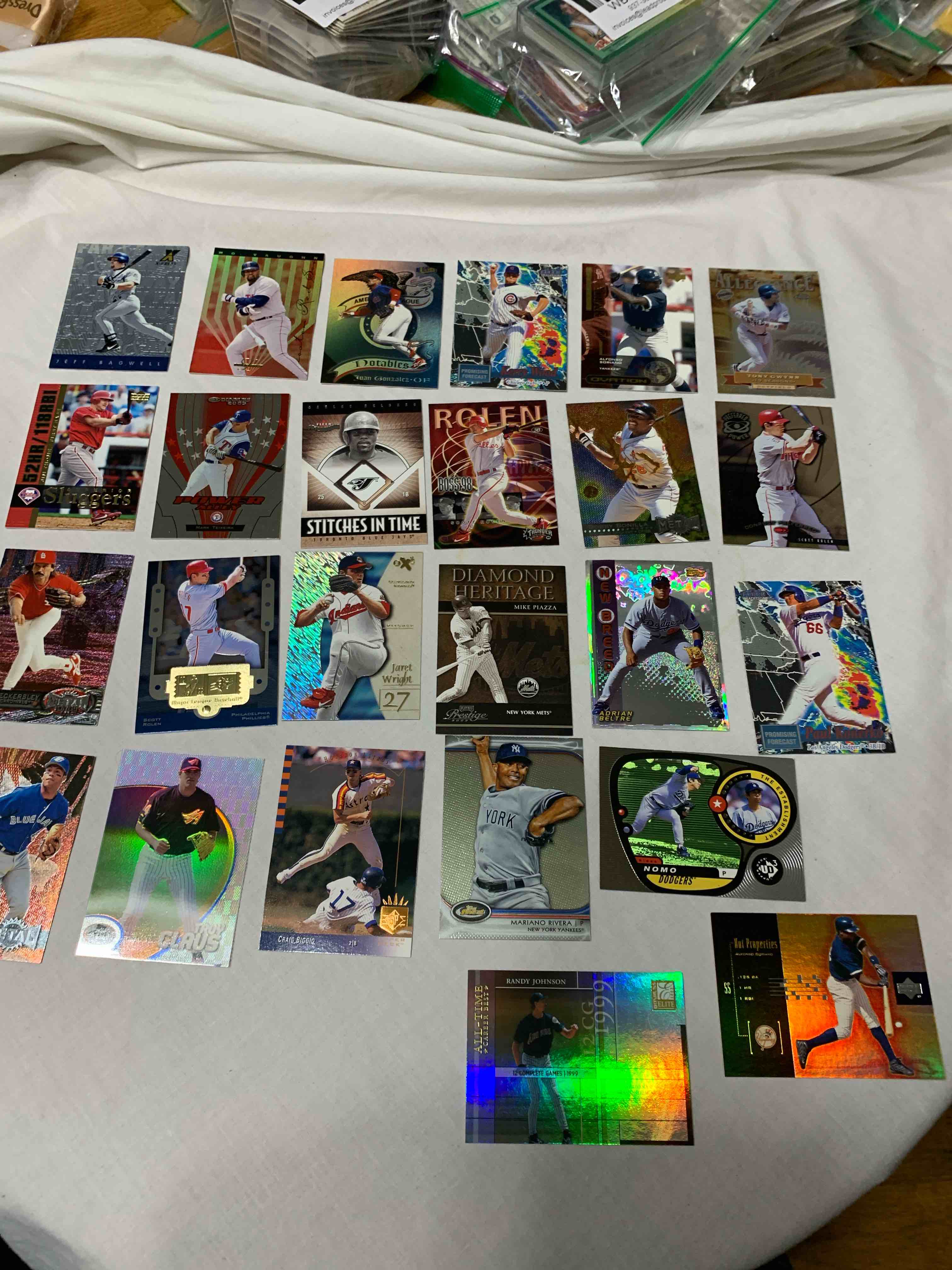 Lot of 25 - Baseball Cards 