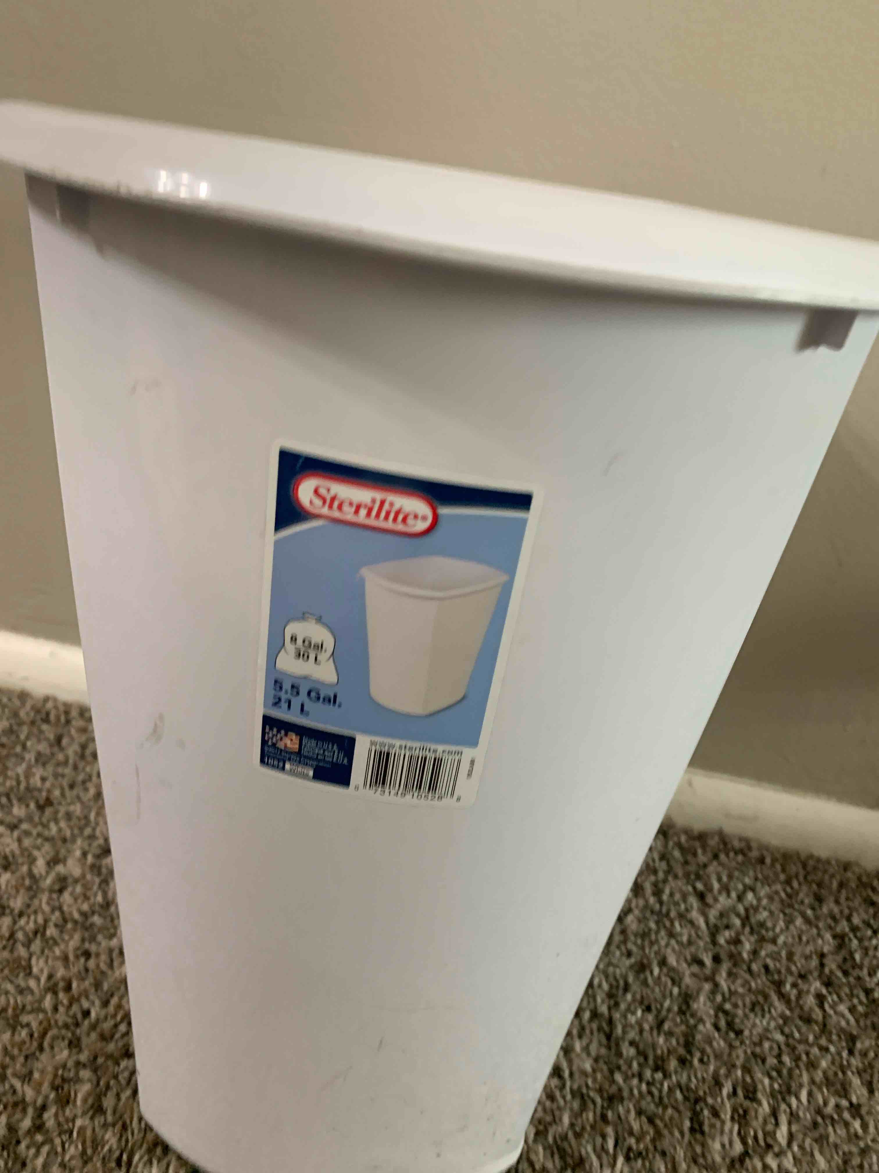 Condition photo showing Good Condition for Sterilite 5.5 Gallon Waste Can