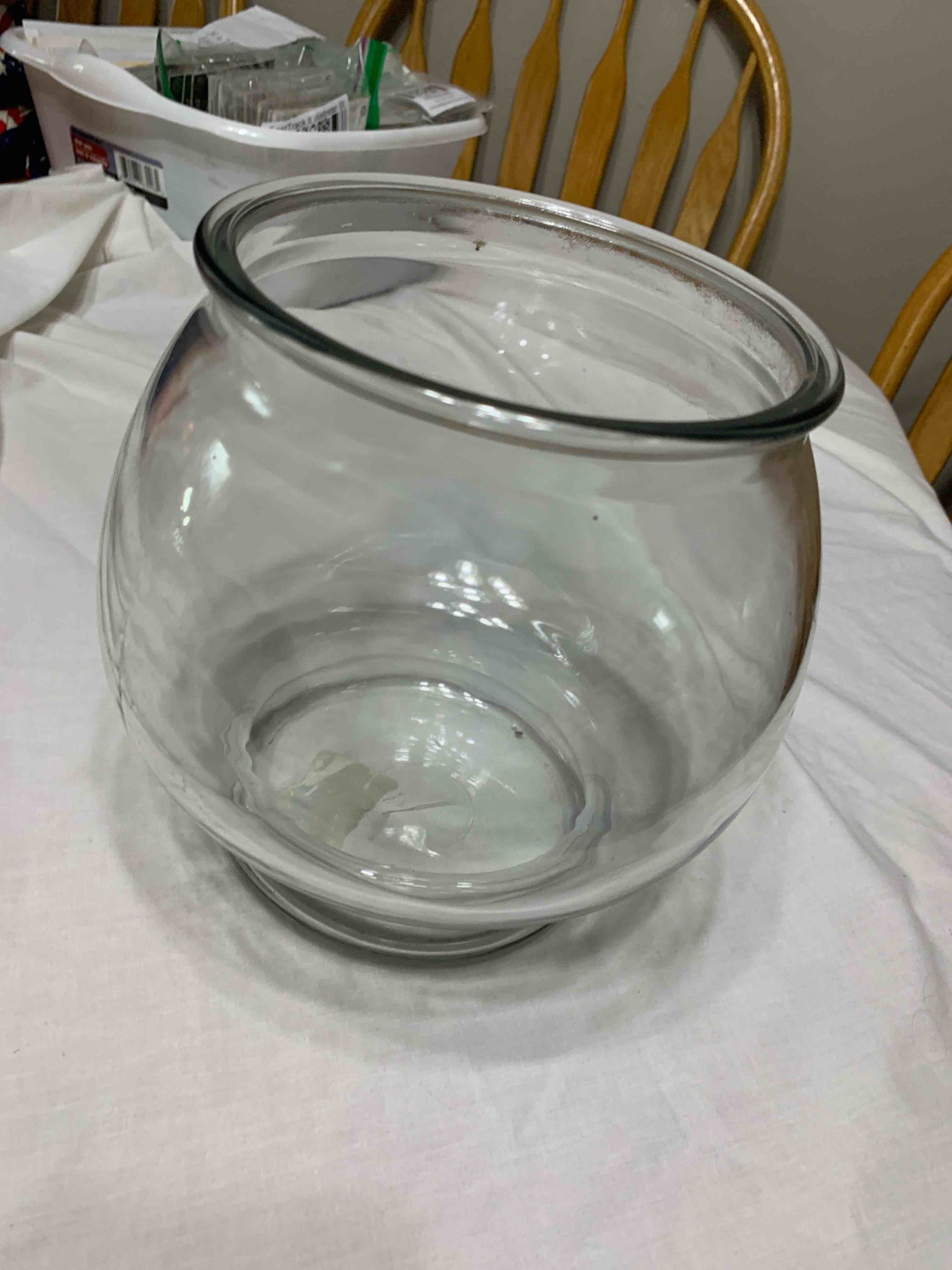 Condition photo showing Good Condition for Clear Glass Fish Bowl 