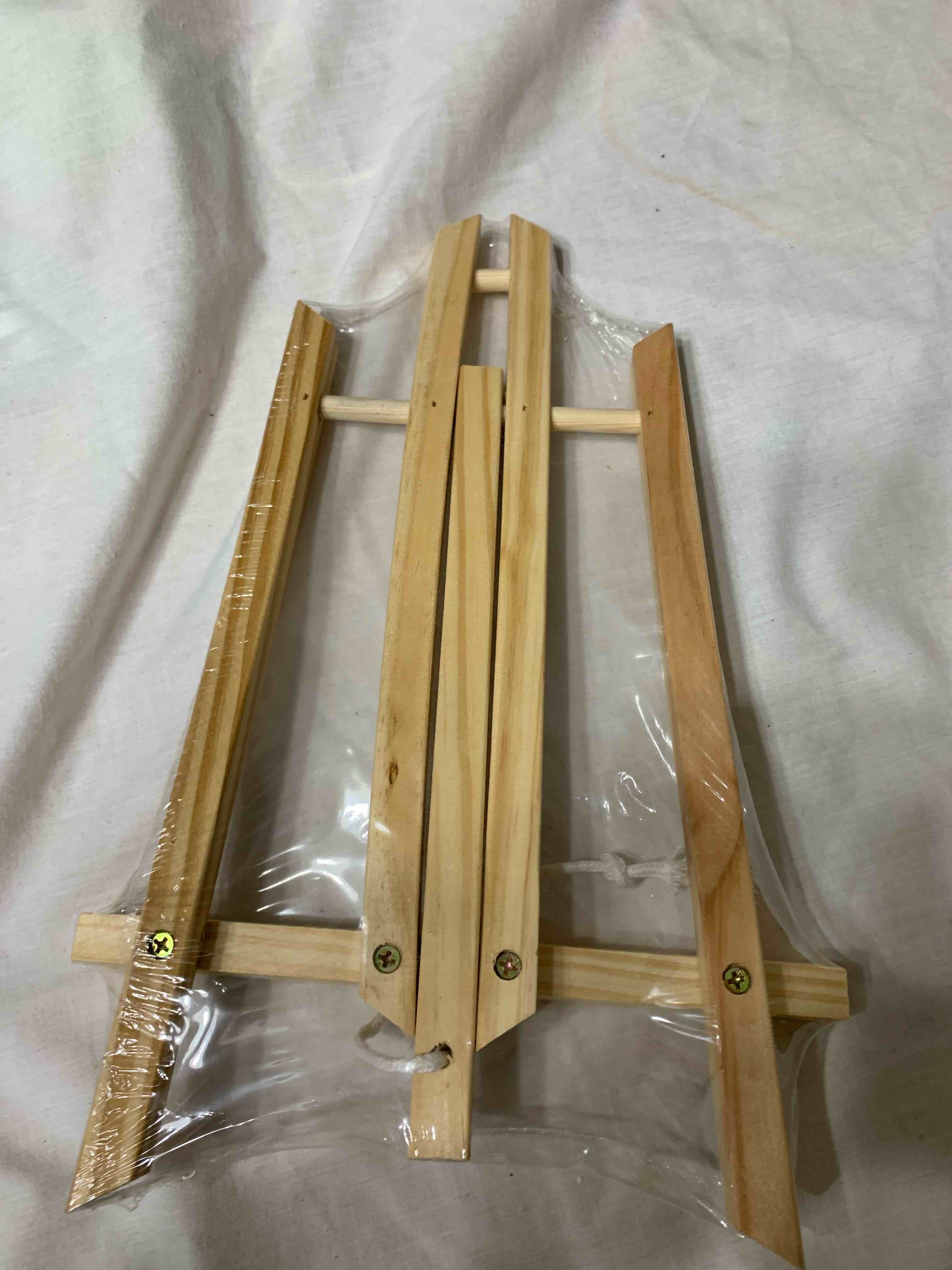 Small Wooden Tabletop Easel 