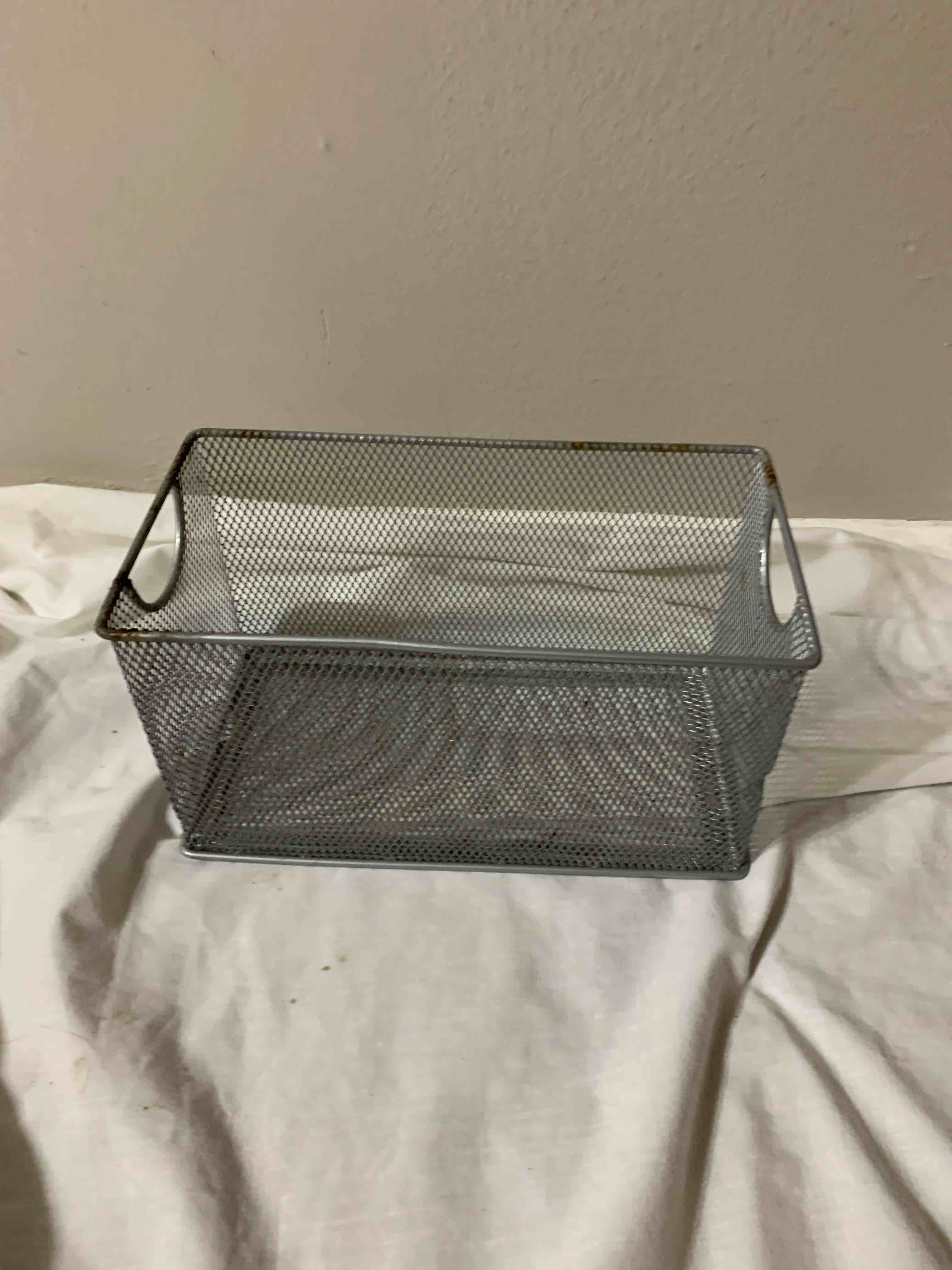 wire basket, 10” x 5-1/2” x 6”
