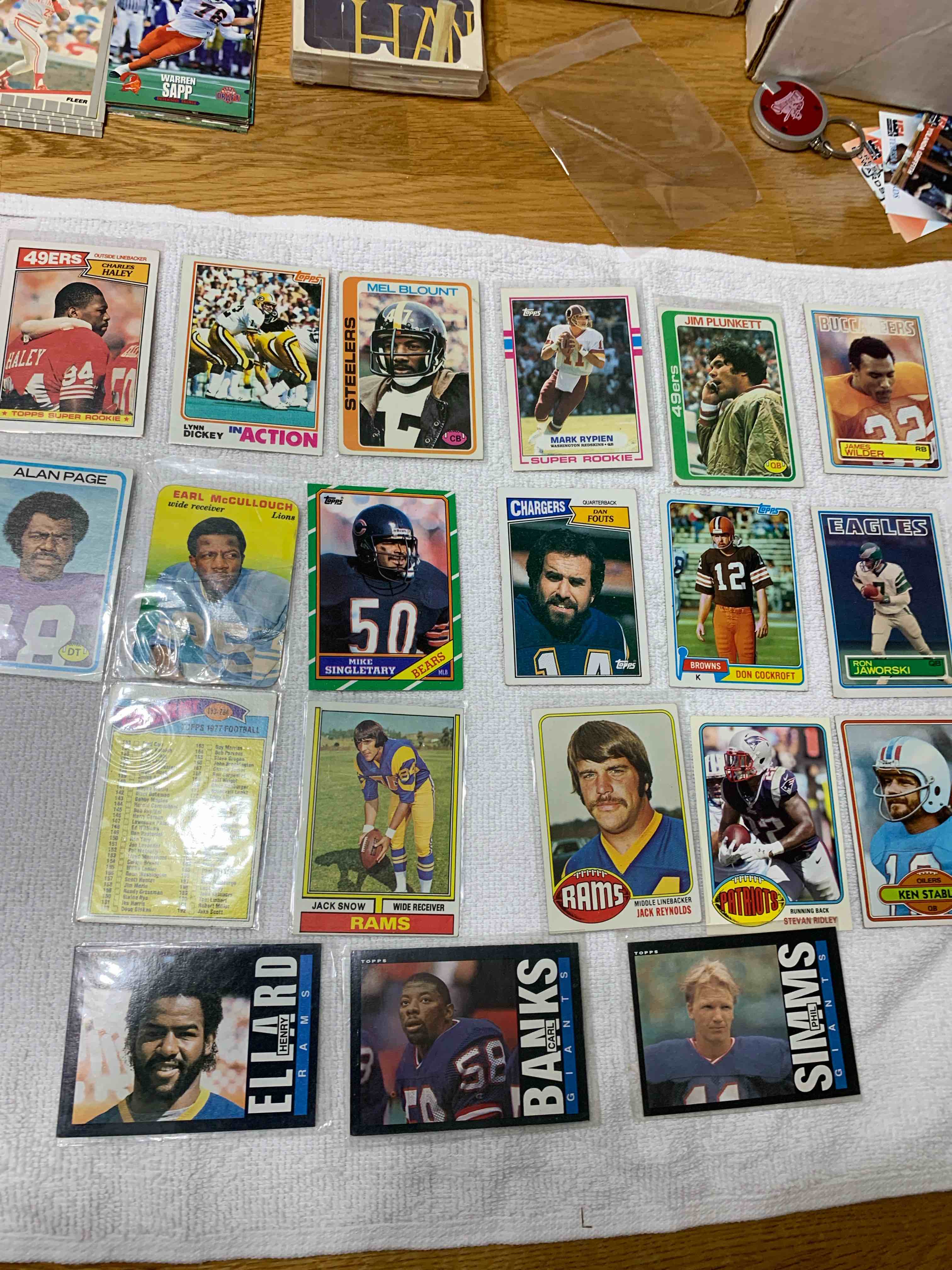 Lot of 20- Vintage Football Cards